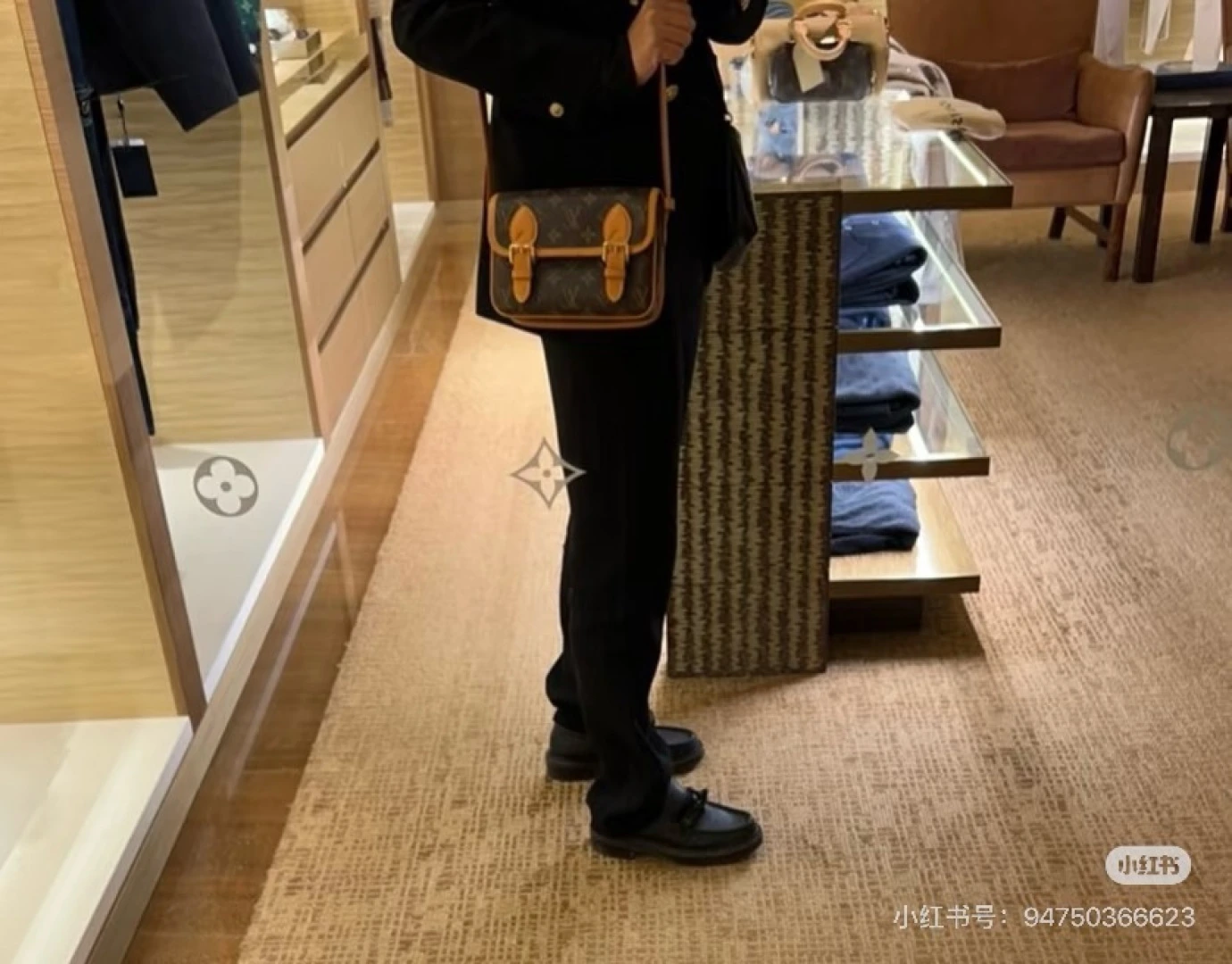 Louis Vuitton(ルイ・ヴィトン / LV) 新作ミニ メッセンジャーバッグ