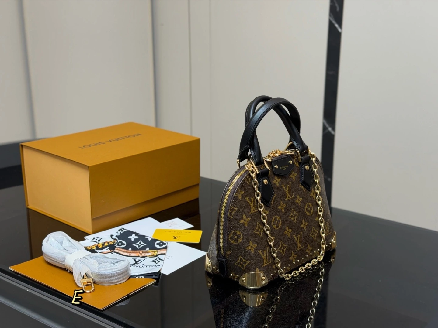 Louis Vuitton(ルイ・ヴィトン / LV) 新作 Alma Trunk