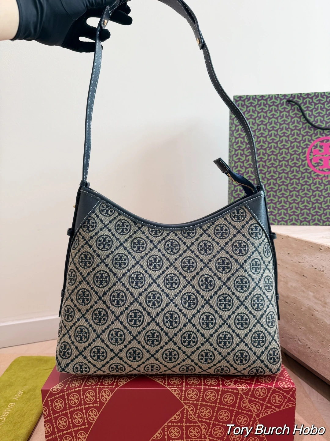 Tory Burch(トリー バーチ) 新作 Monogram Hobo