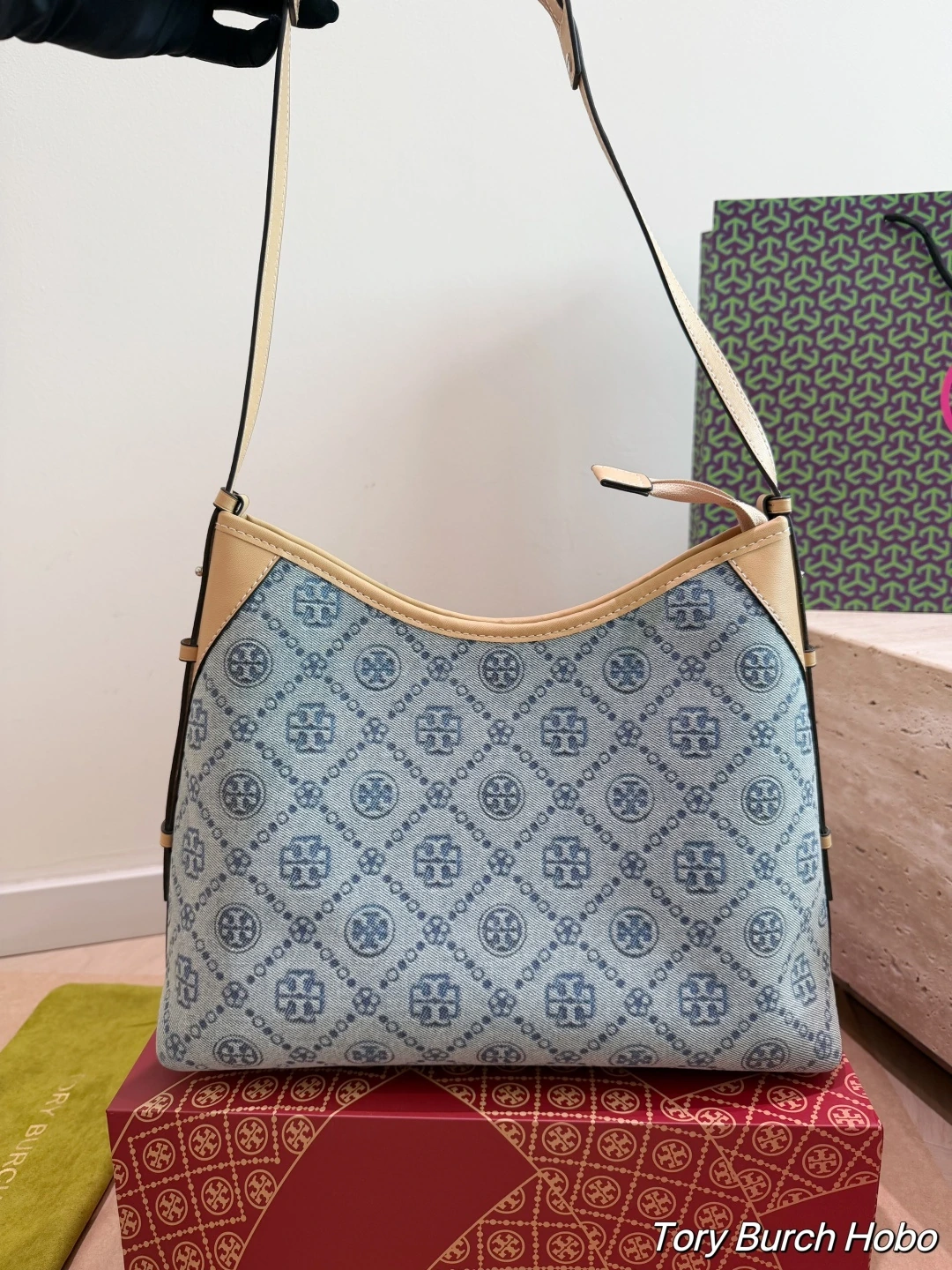 Tory Burch(トリー バーチ) 新作 Monogram Hobo