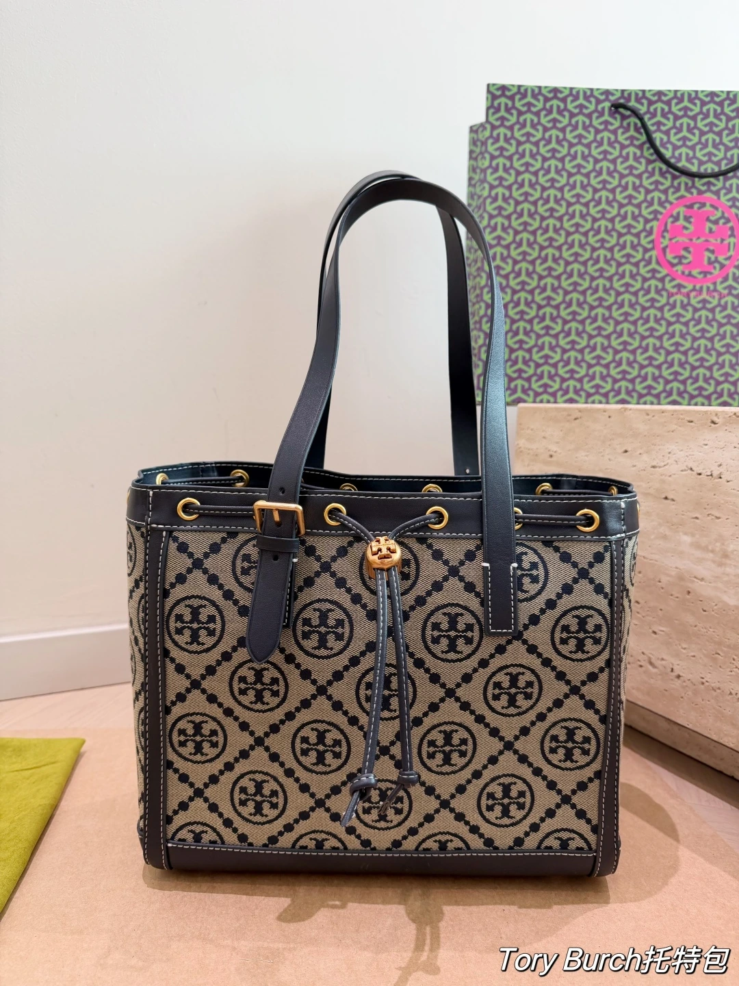 Tory Burch(トリー バーチ) ドローストリング バケットバッグ