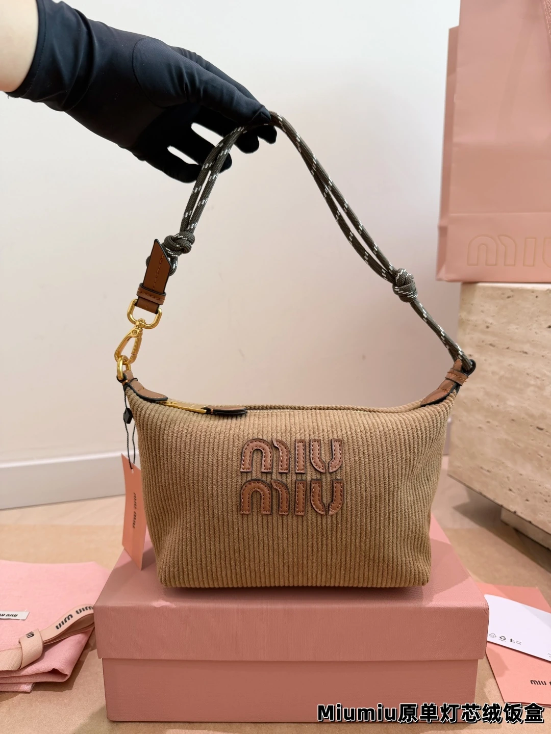 Miu Miu（ミュウミュウ） 25 新作 コーデュロイ ボックスバッグ