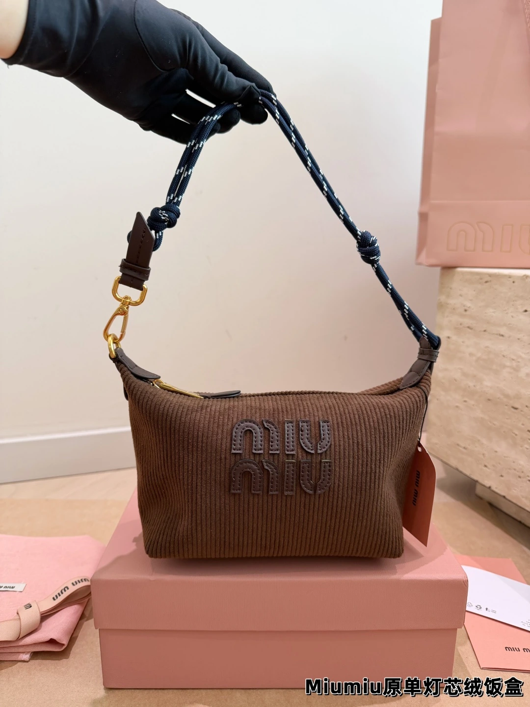 Miu Miu（ミュウミュウ） 25 新作 コーデュロイ ボックスバッグ
