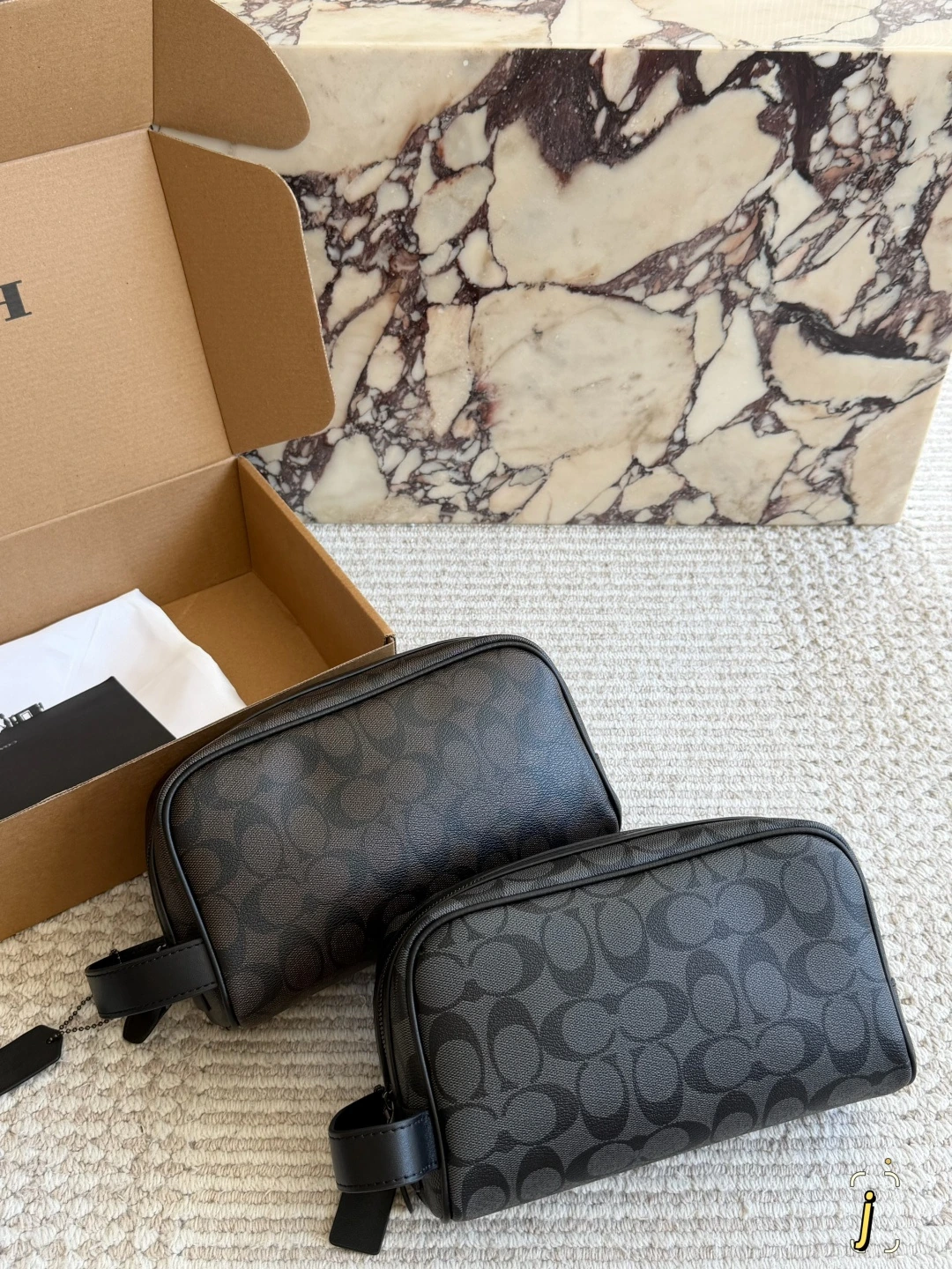 COACH(コーチ) クラシックMonogram トラベルポーチ
