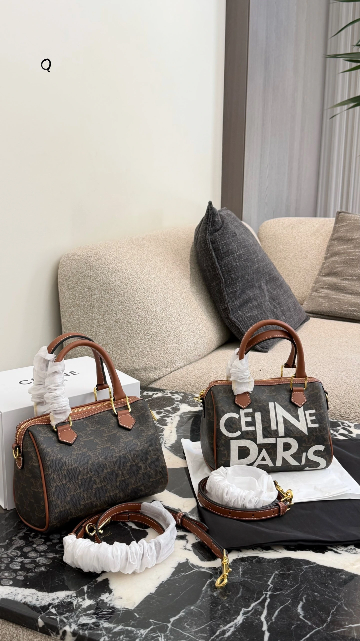 CELINE(セリーヌ) Triomphe オーバル クロスボディバッグ