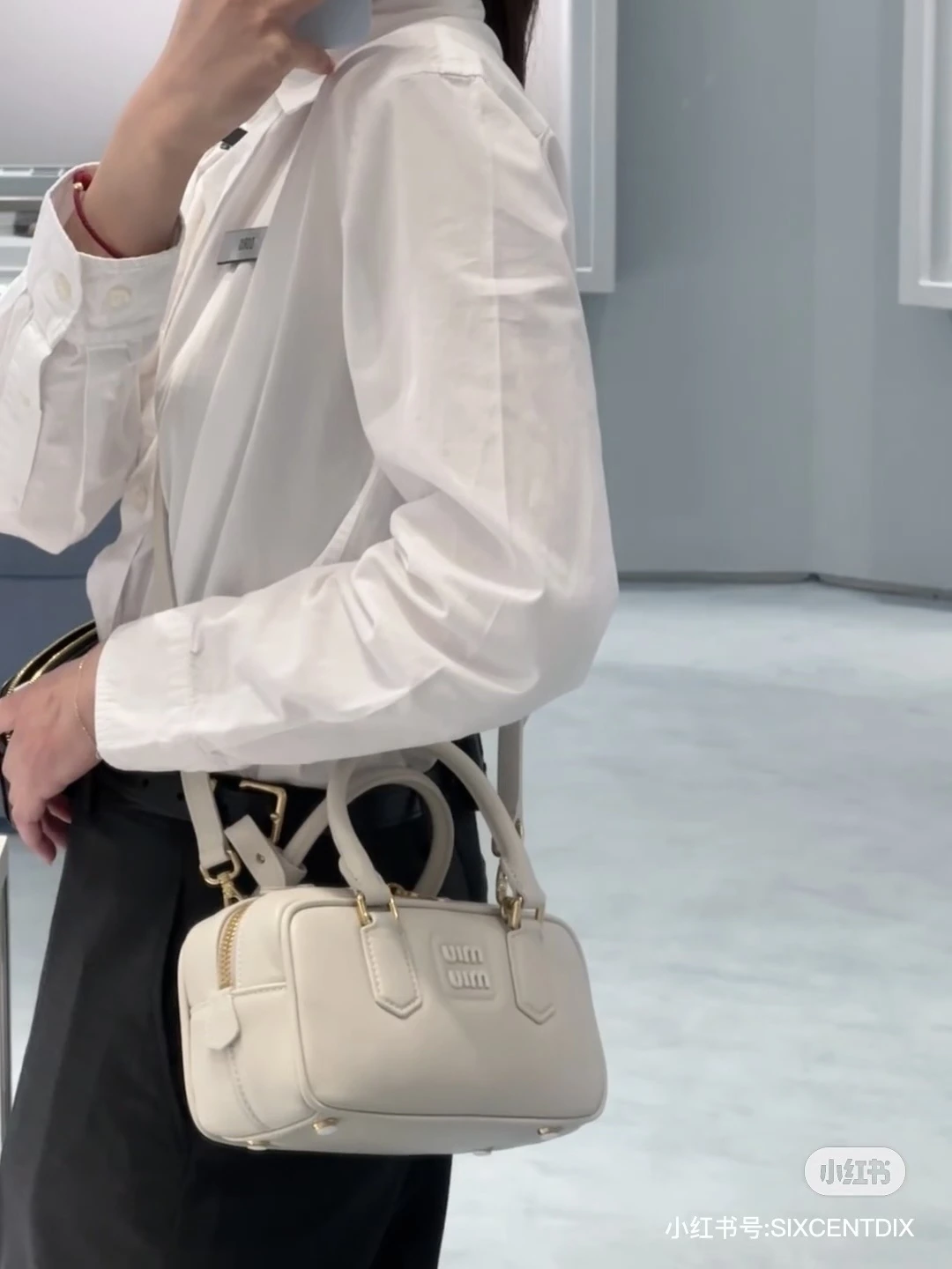 Miu Miu（ミュウミュウ） ホワイト ボウリングバッグ