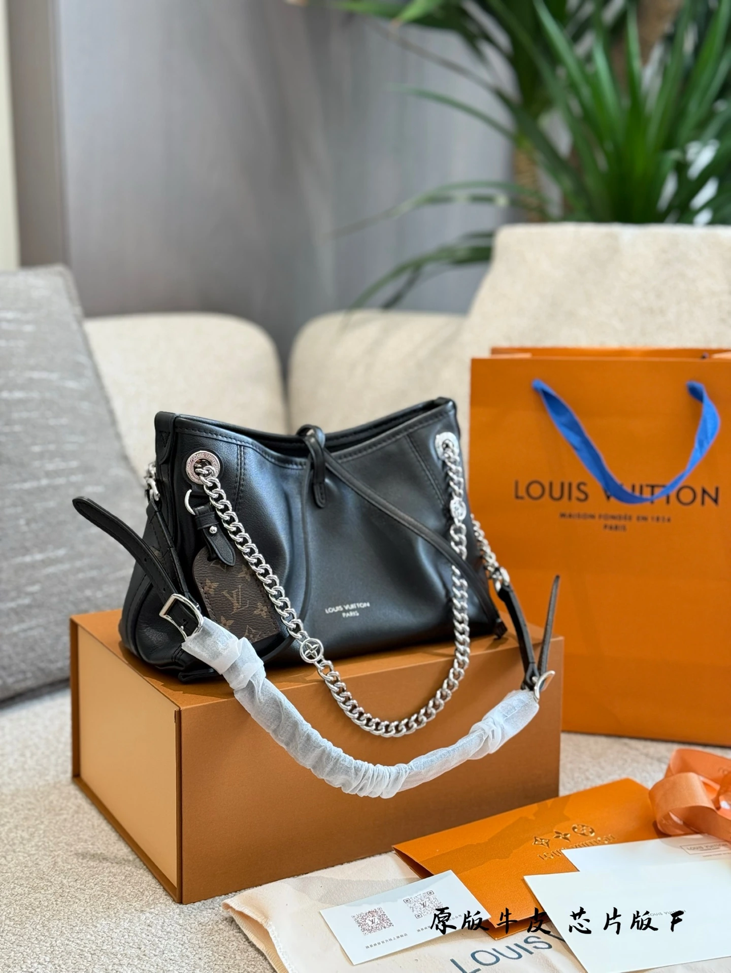 Louis Vuitton(ルイ・ヴィトン / LV) 新作 CarryAll BB Dark