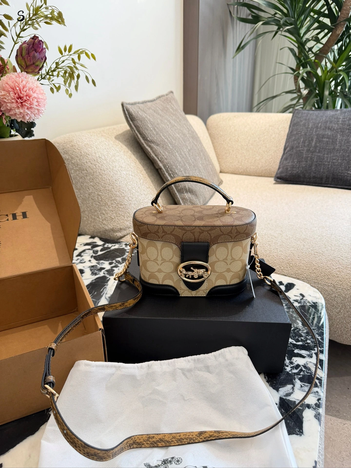 COACH（コーチ） Monogram ボックスバッグ