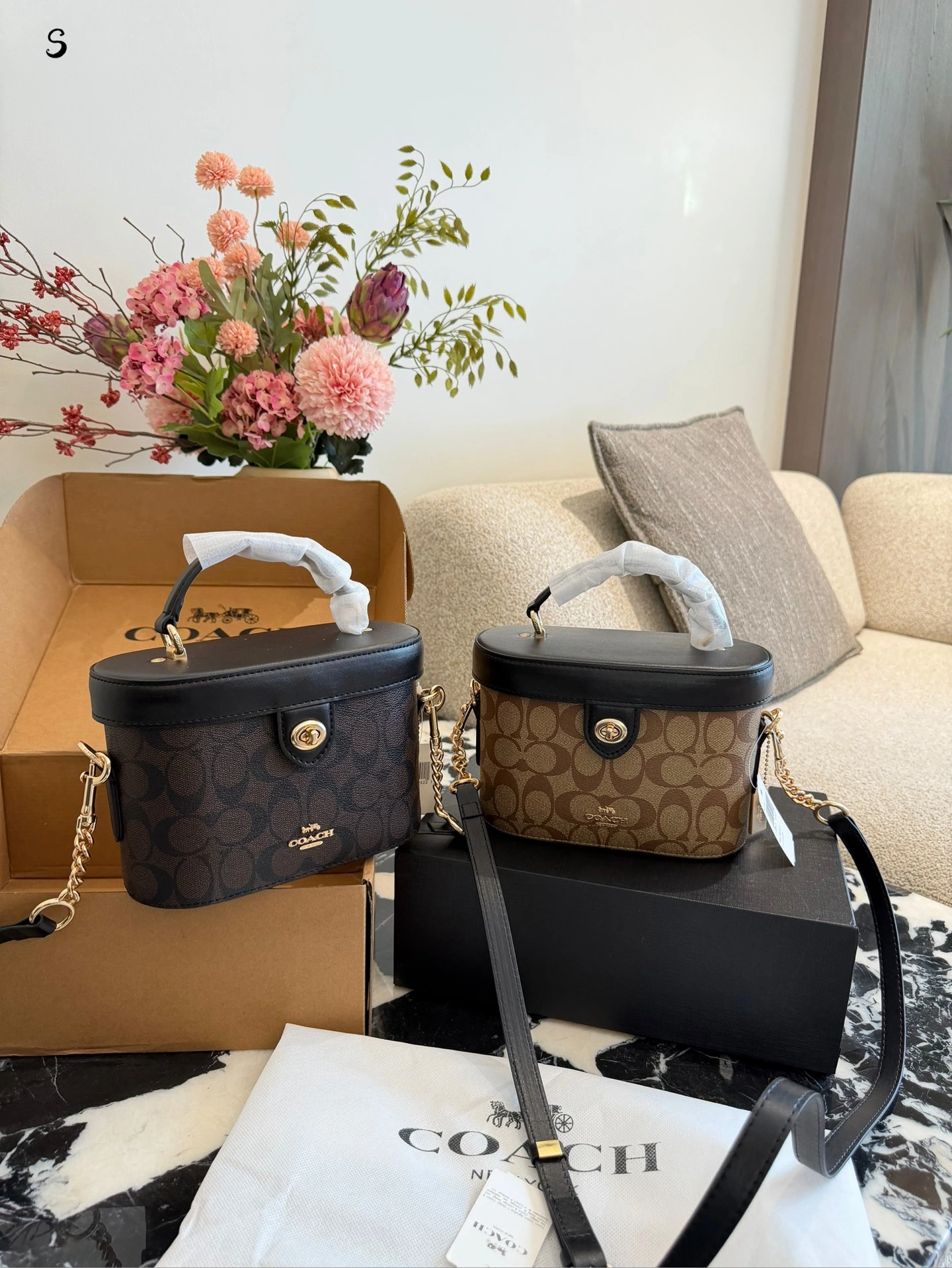COACH（コーチ） Monogram ボックスバッグ
