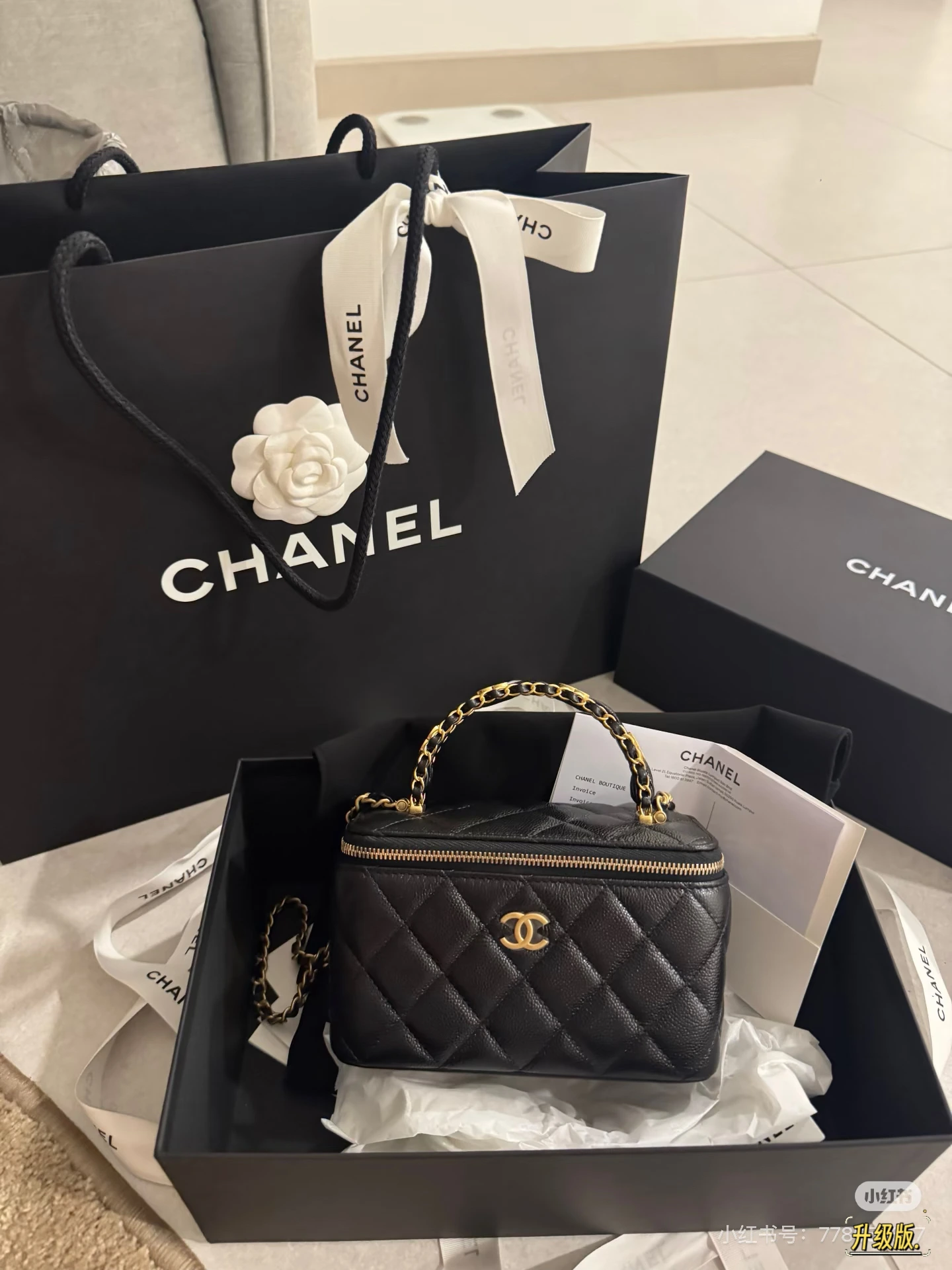 CHANEL(シャネル) ブラック×ゴールド バニティケース