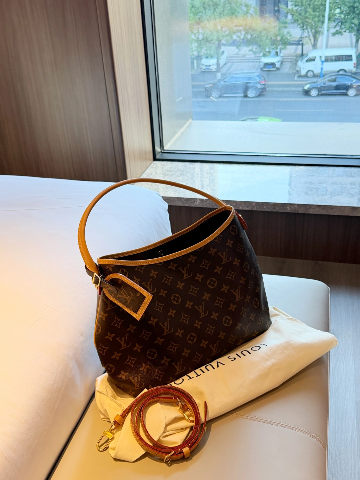 Louis Vuitton(ルイ・ヴィトン / LV) CarryAll ヴィンテージ風ショッピングバッグ