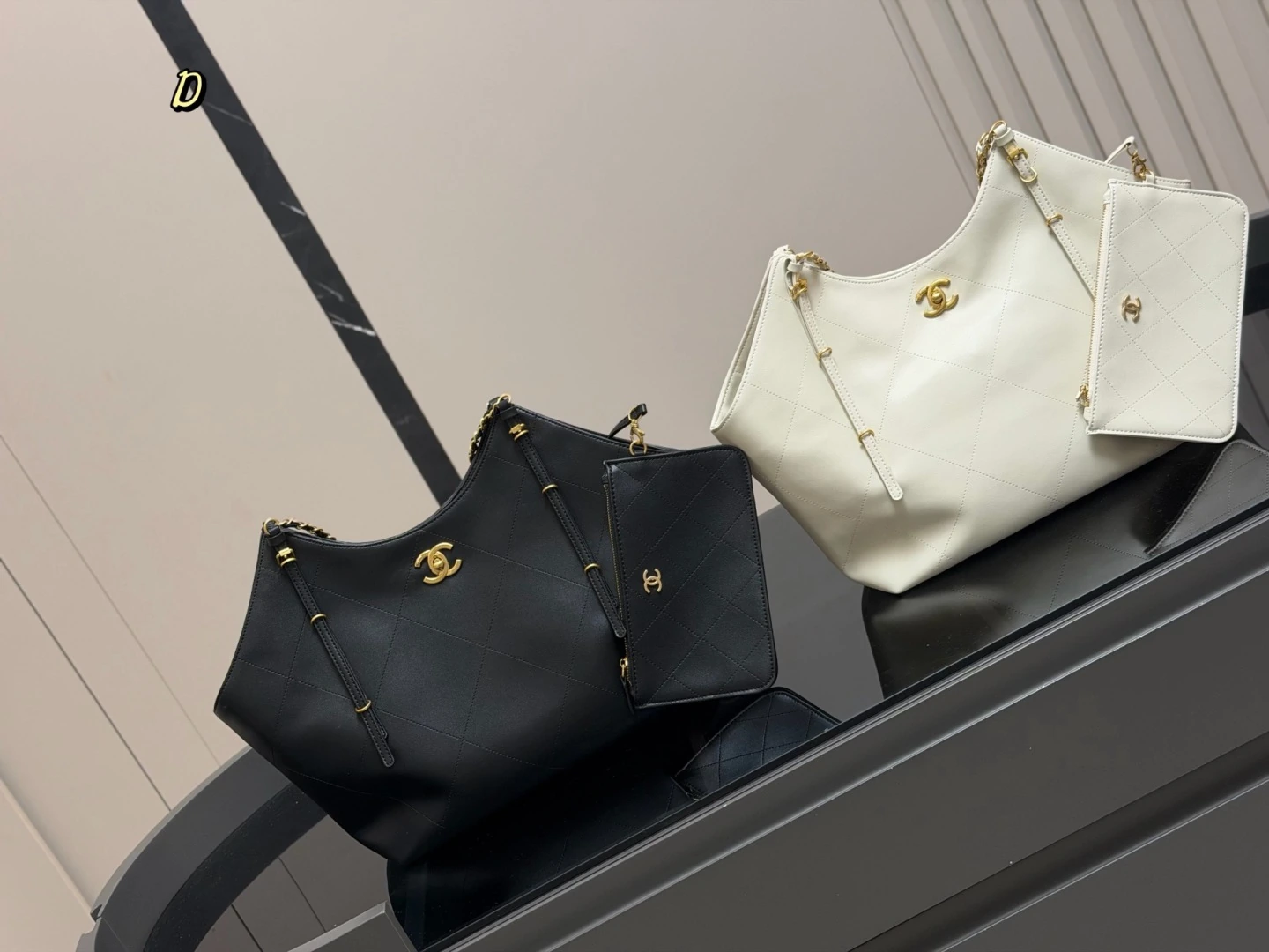 CHANEL(シャネル) 25S Maxi ラージトート