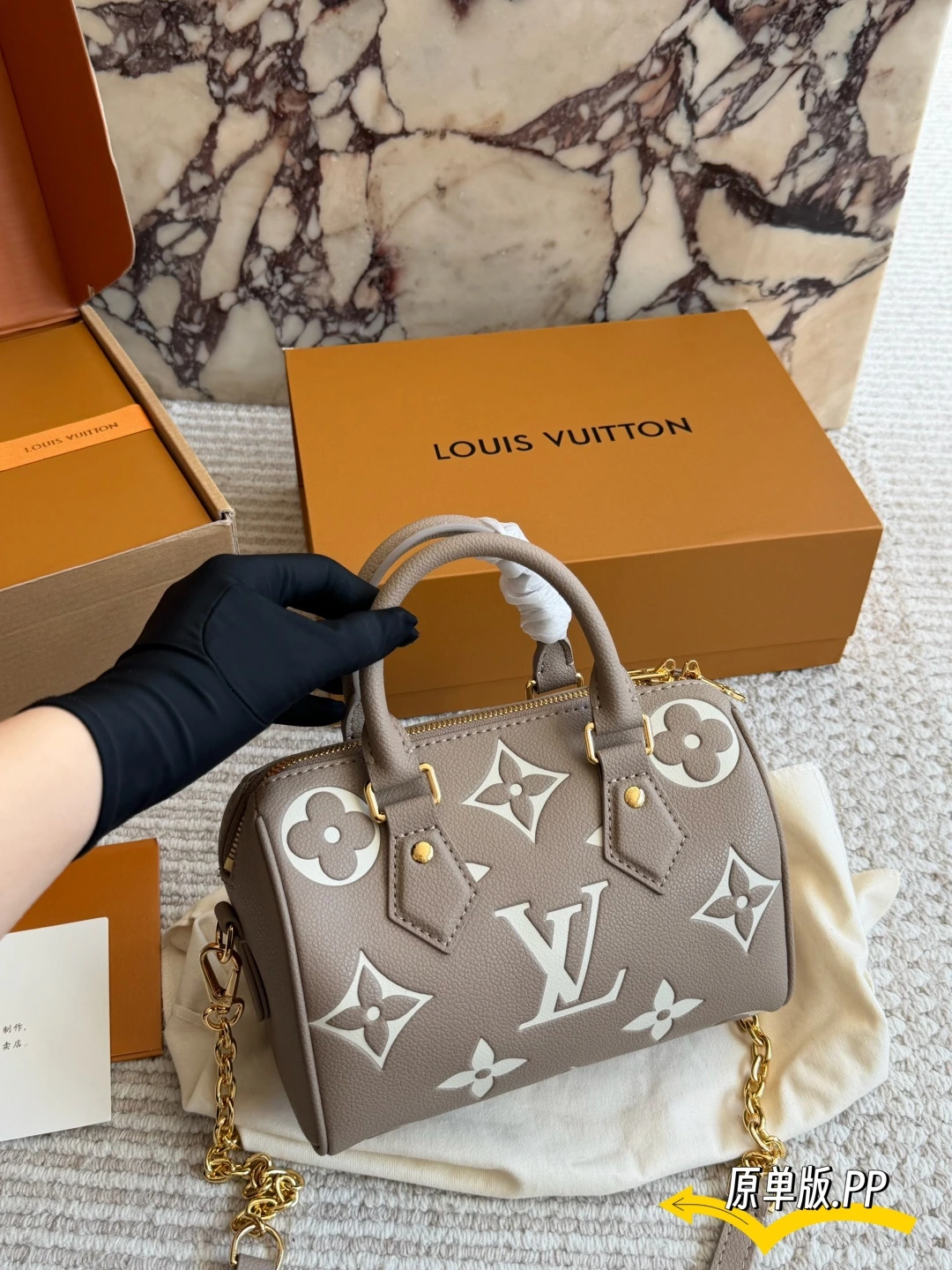 Louis Vuitton(ルイ・ヴィトン / LV) Speedy Bandoulière 20