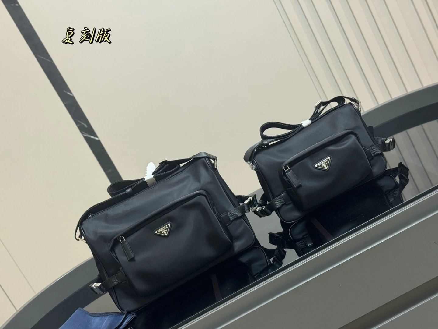 Prada（プラダ） メッセンジャーバッグ
