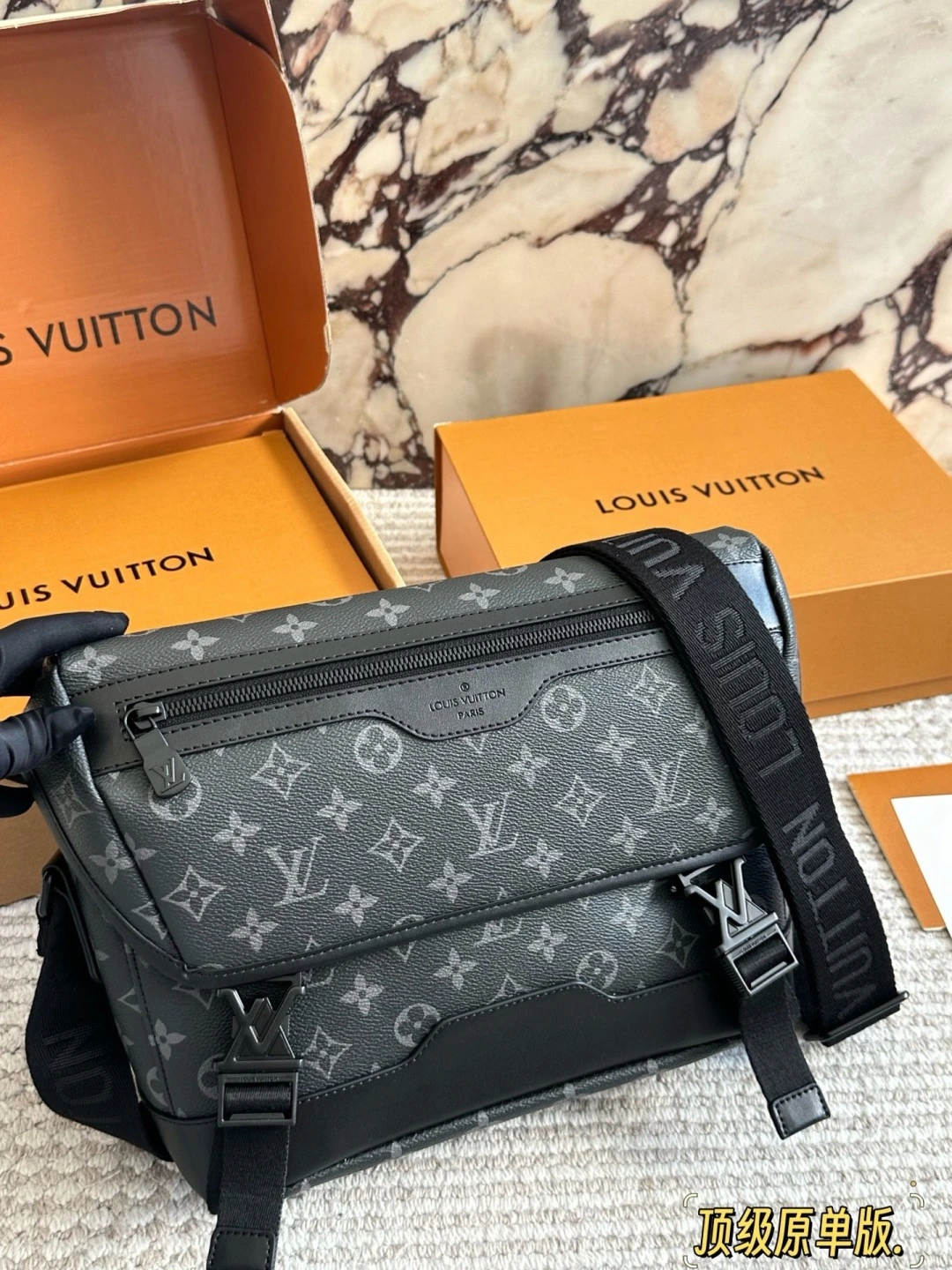 Louis Vuitton(ルイ・ヴィトン/LV) District N41028 メッセンジャーバッグ
