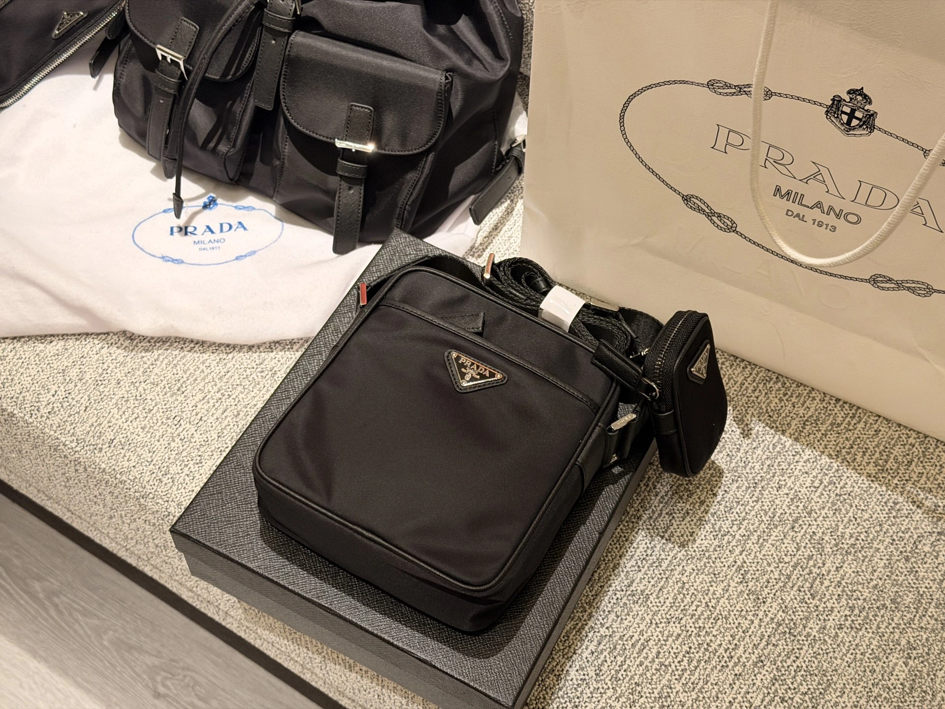 Prada（プラダ） メッセンジャーバッグ