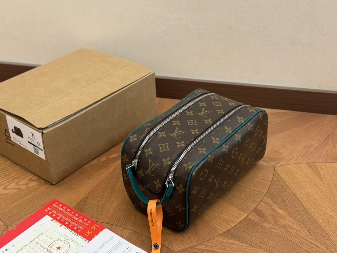 Louis Vuitton(ルイ・ヴィトン/LV) トラベルポーチ