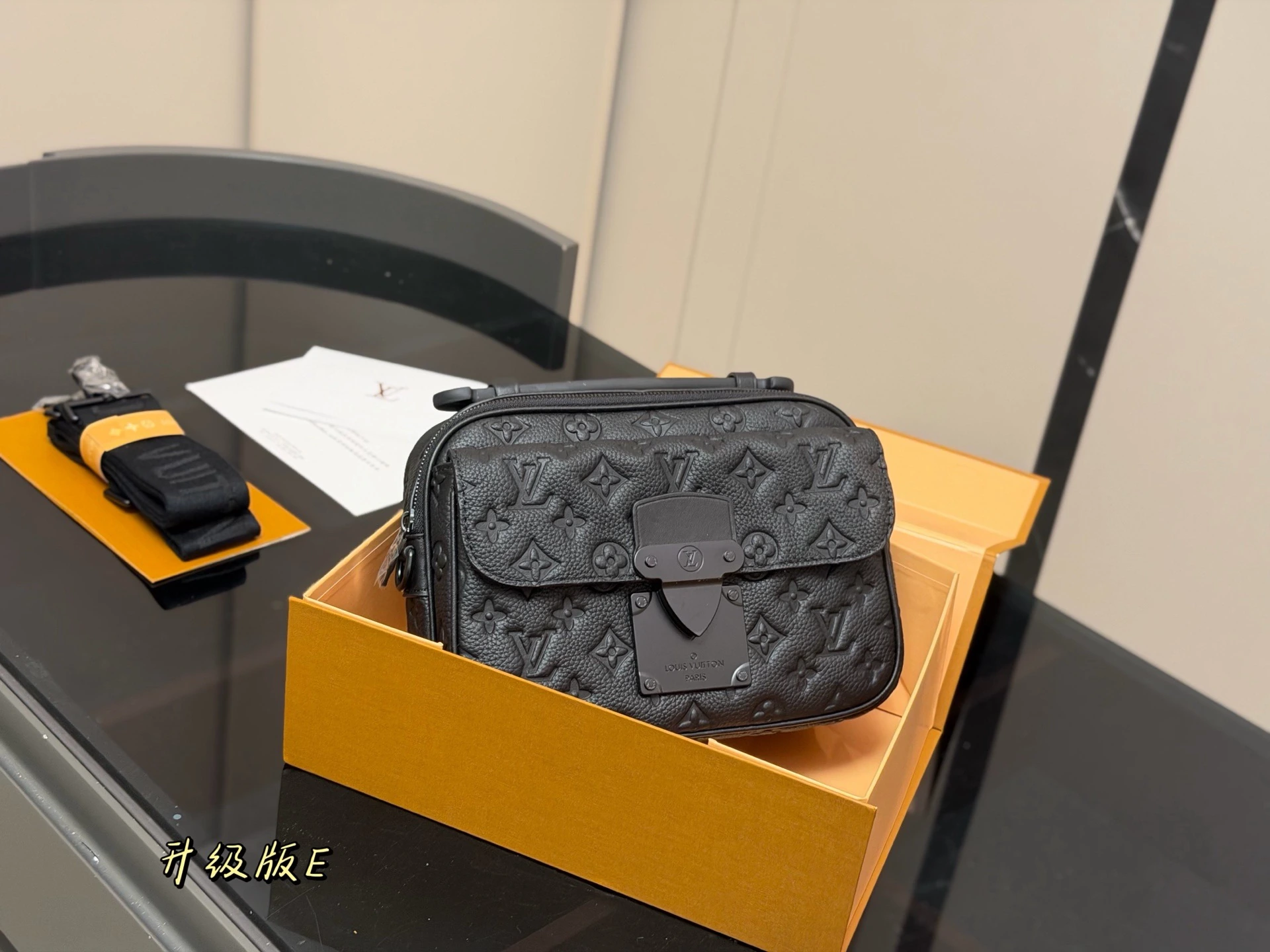 Louis Vuitton(ルイ・ヴィトン/LV) Slock メッセンジャーバッグ 新作
