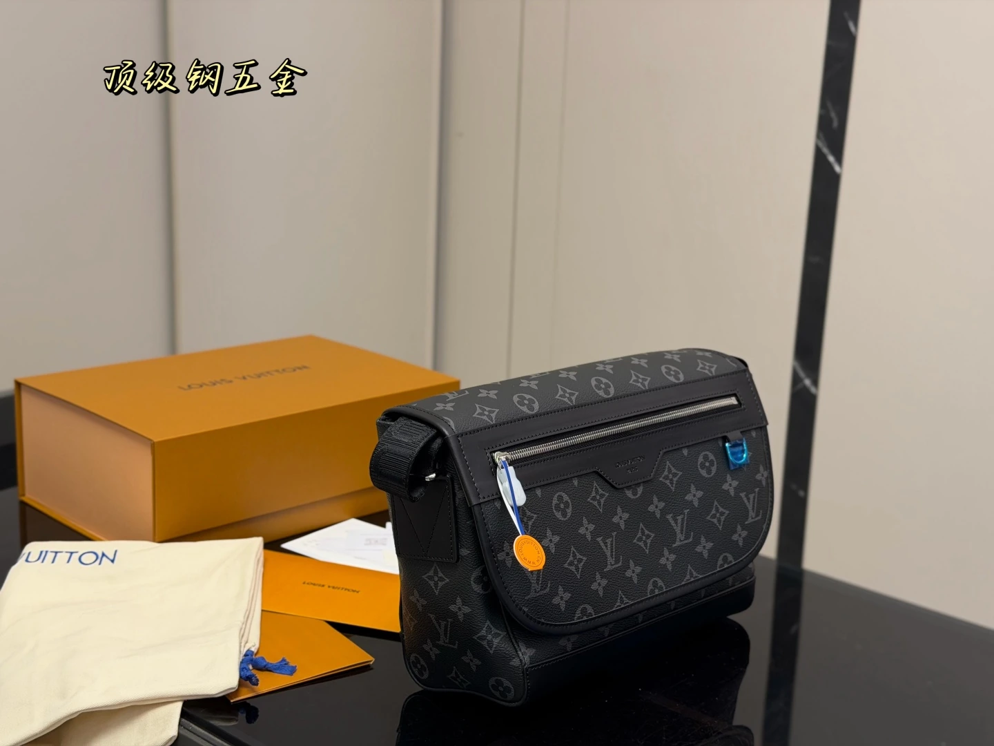 Louis Vuitton(ルイ・ヴィトン/LV) Voyager メッセンジャーバッグ