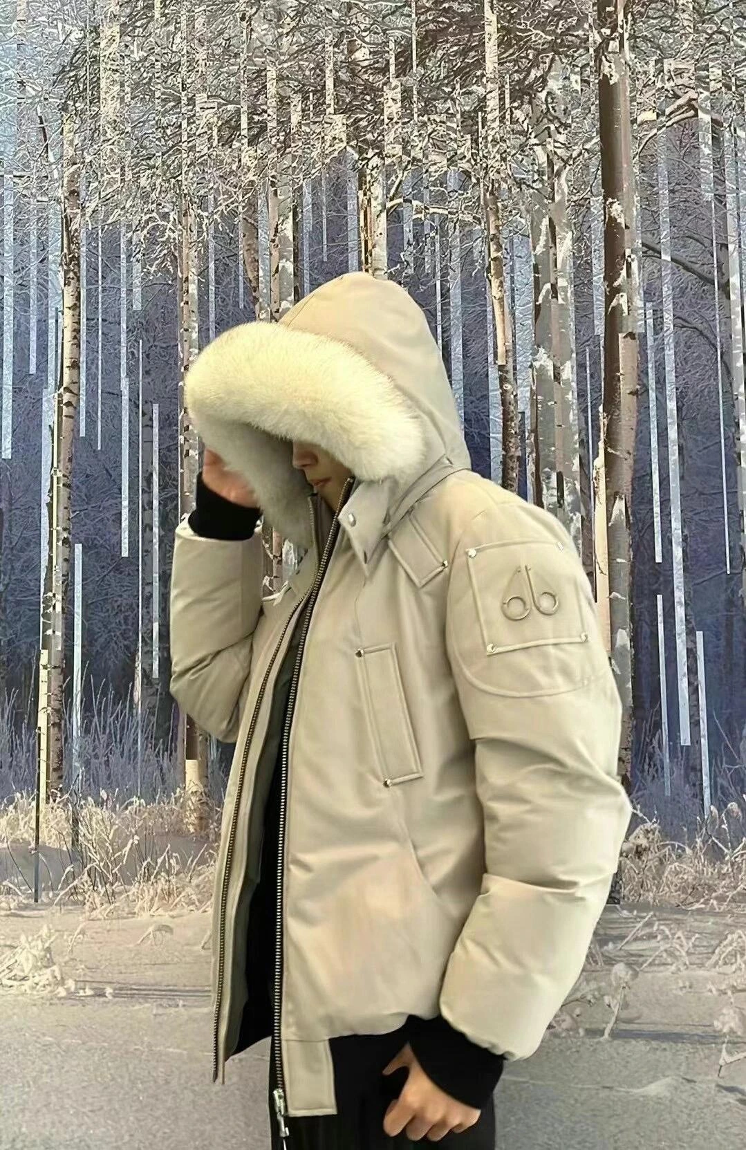 MONCLER(モンクレール) BALLISTIC メンズ ウォッシュ加工・クロップド丈・スリムフィット・フード付き・ジップ・保温性・撥水・ファートリム ダウンジャケット。 素材:ダウン・グースダウン。 サイズ:S-2XL