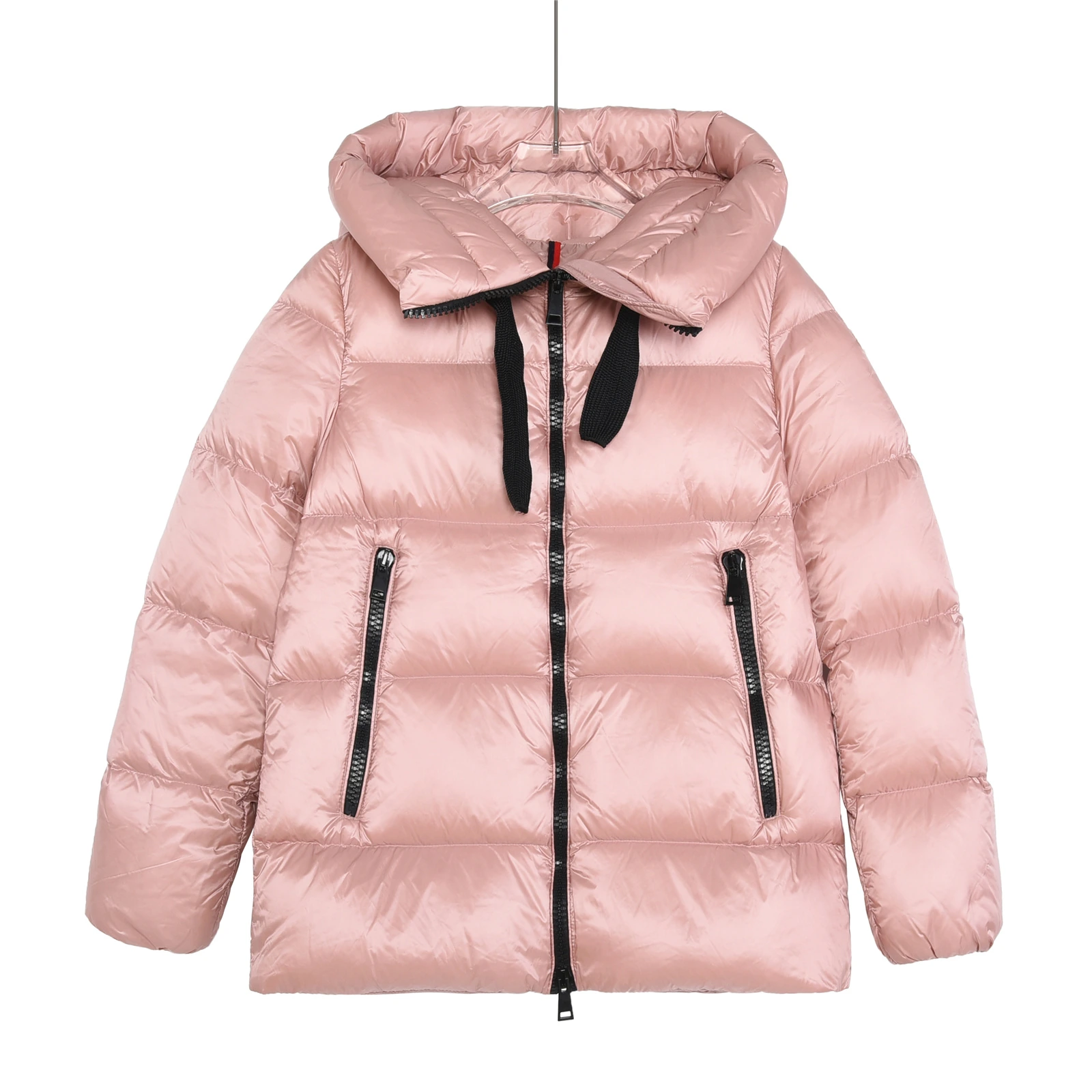 MONCLER(モンクレール) serine すっきり見え・保温性・防風・立体裁断・メタルパーツ・NFC対応 ダウンジャケット。 素材:ホワイトグースダウン95%・ナイロン・ダウン・グースダウン。 サイズ:00 / 0 / 1 / 2 / 3 / 4。 オリジナル仕様