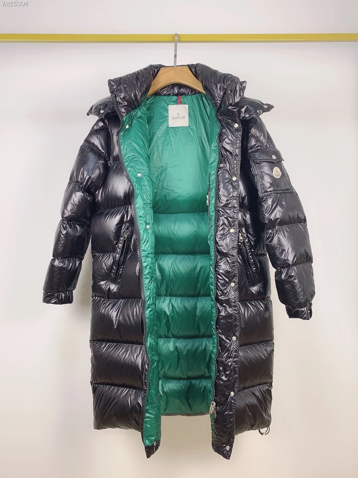 MONCLER(モンクレール) ダウンジャケット ユニセックス。 素材:ダウン・ダックダウン