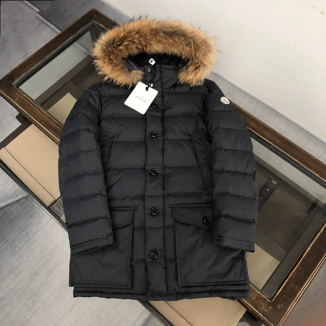MONCLER(モンクレール) ロング丈・ソフトな風合い・ファートリム ダウンジャケット。 素材:ダウン。 カラー:ブラック。 サイズ:1 / 2 / 3 / 4 / 5