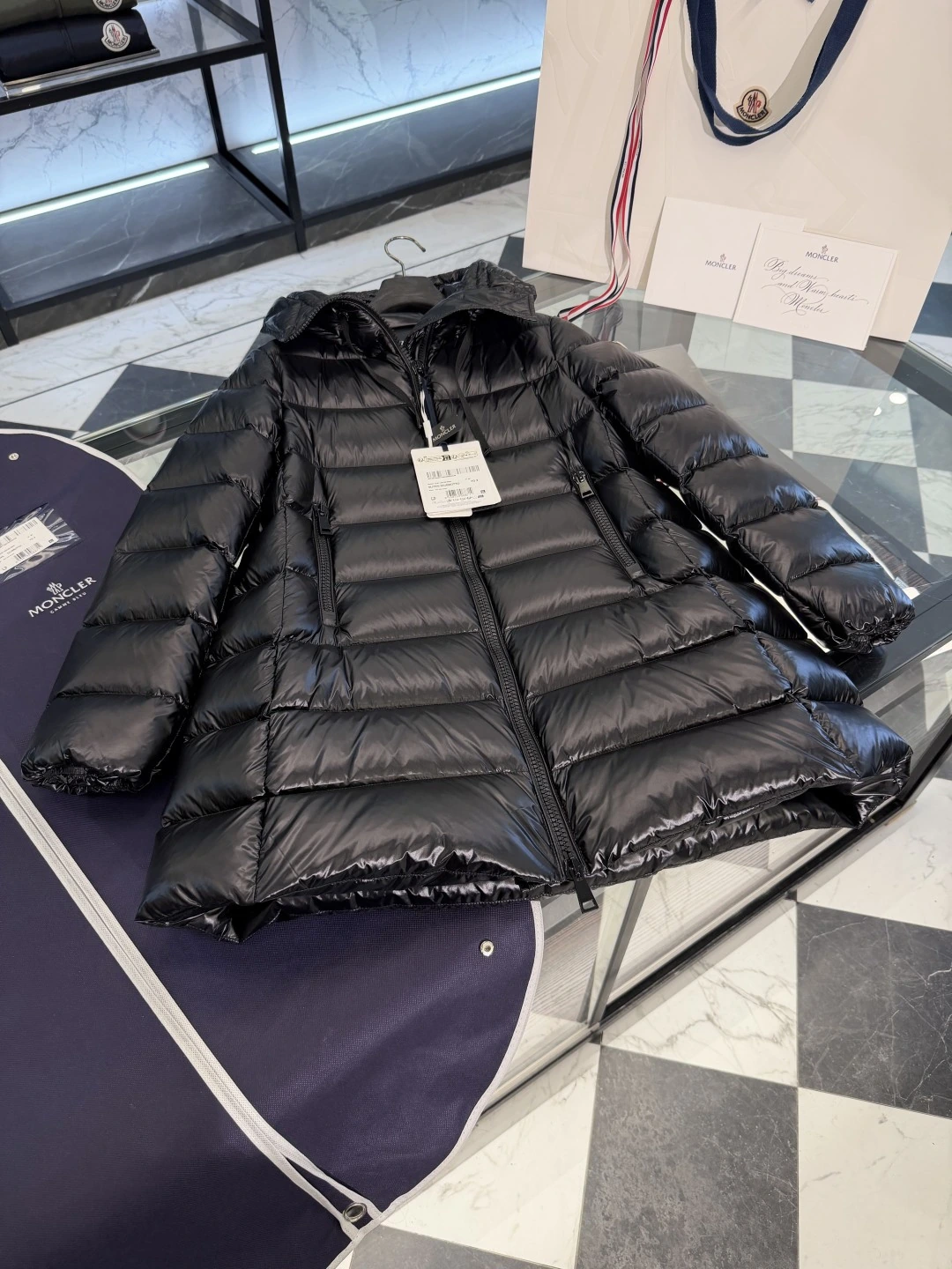 MONCLER(モンクレール) Suyen ロング丈 ダウンジャケット。 素材:ダウン。 実物撮影