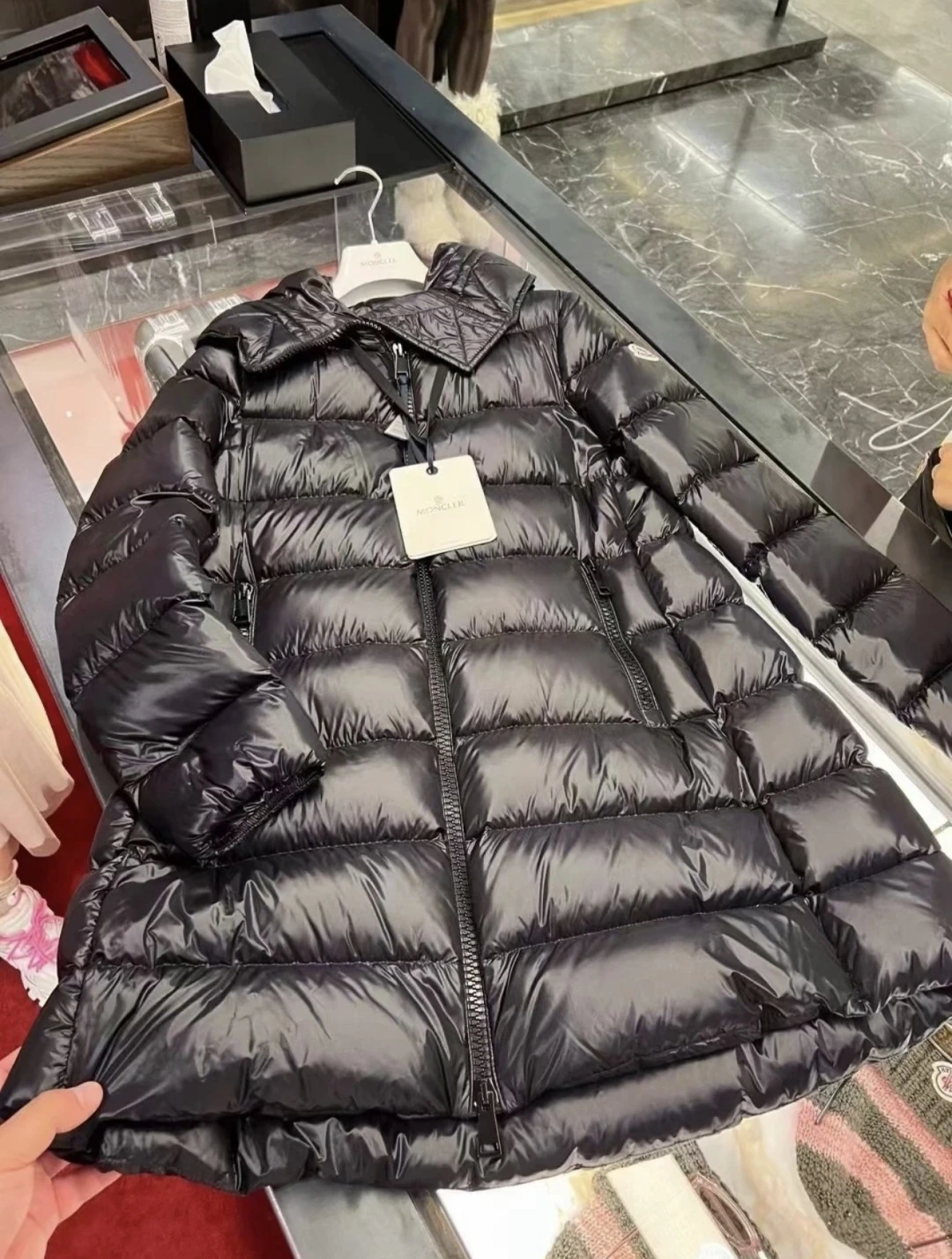 MONCLER(モンクレール) Suyen ロング丈 ダウンジャケット。 素材:ダウン。 実物撮影