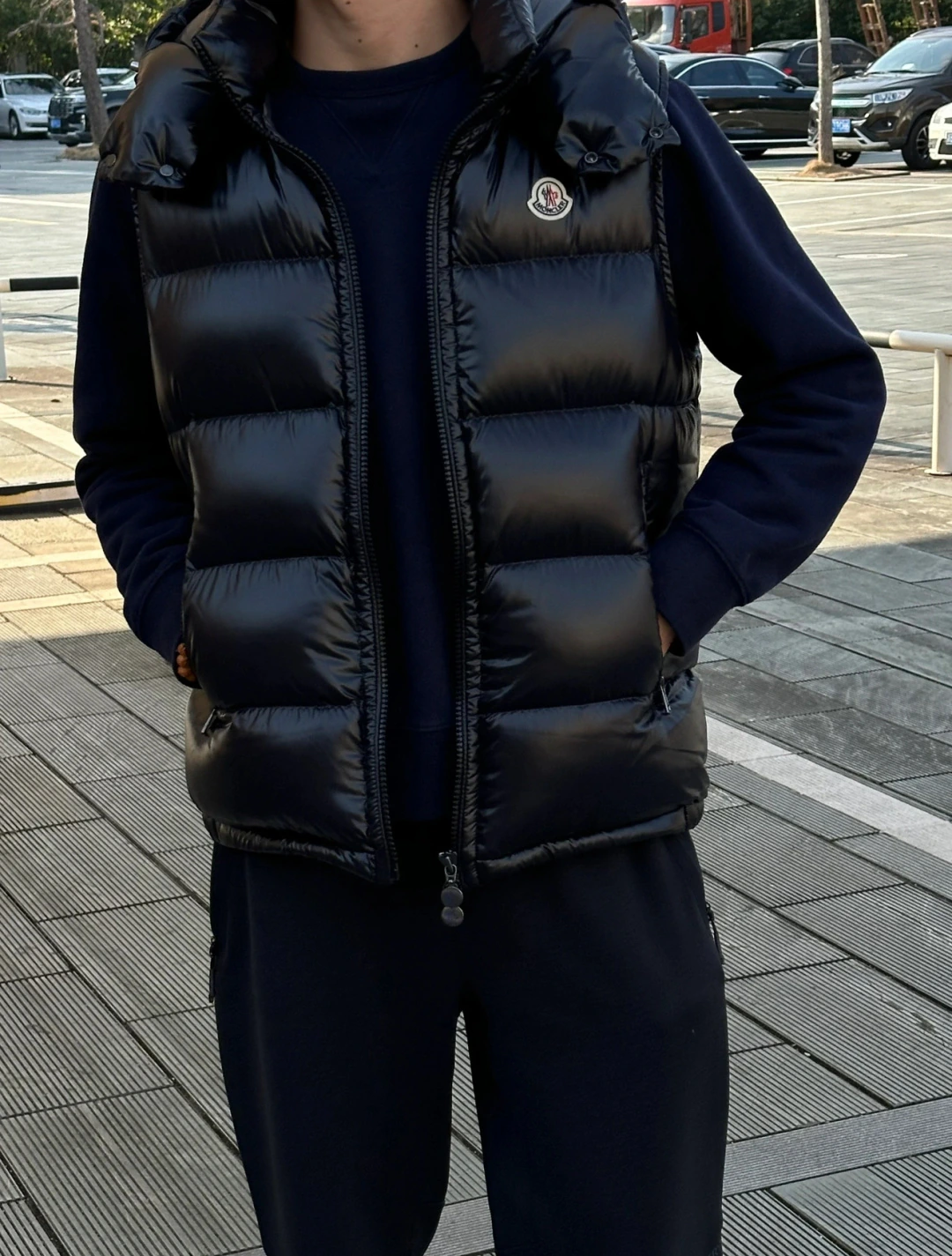 MONCLER(モンクレール) Bormes メンズ フード付き ダウンベスト。 素材:ダウン
