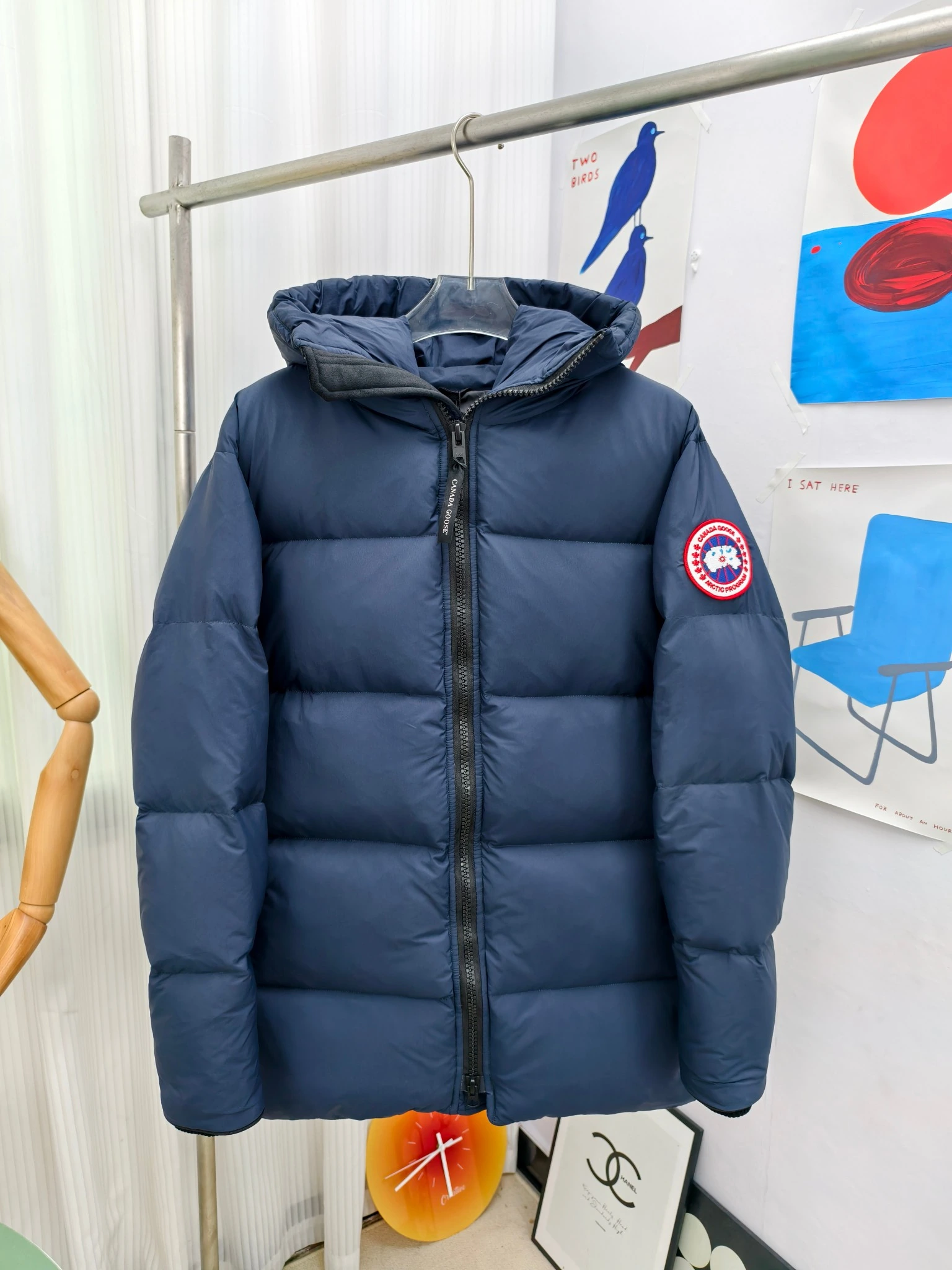 WTOクオリティ CANADA GOOSE（カナダグース） Lawrence Enduraluxe ストライプ・ジップ・ソフトな風合い・キルティング・調節可能・リブ ダウンジャケット。 素材：ダウン。 カラー：ブラック（ブラックラベル） / ブラック（レッドラベル） / オーシャンブルー。 サイズ：XS-2XL