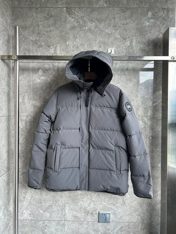 WTOクオリティ CANADA GOOSE(カナダグース) MacMillan TC85 クロップド丈・ジップ・防風・撥水・メタルパーツ・ファートリム ダウンジャケット ユニセックス。 素材:ナイロン・ダウン・ダックダウン・コットン。 サイズ:S/M/L/XL。 オリジナル仕様