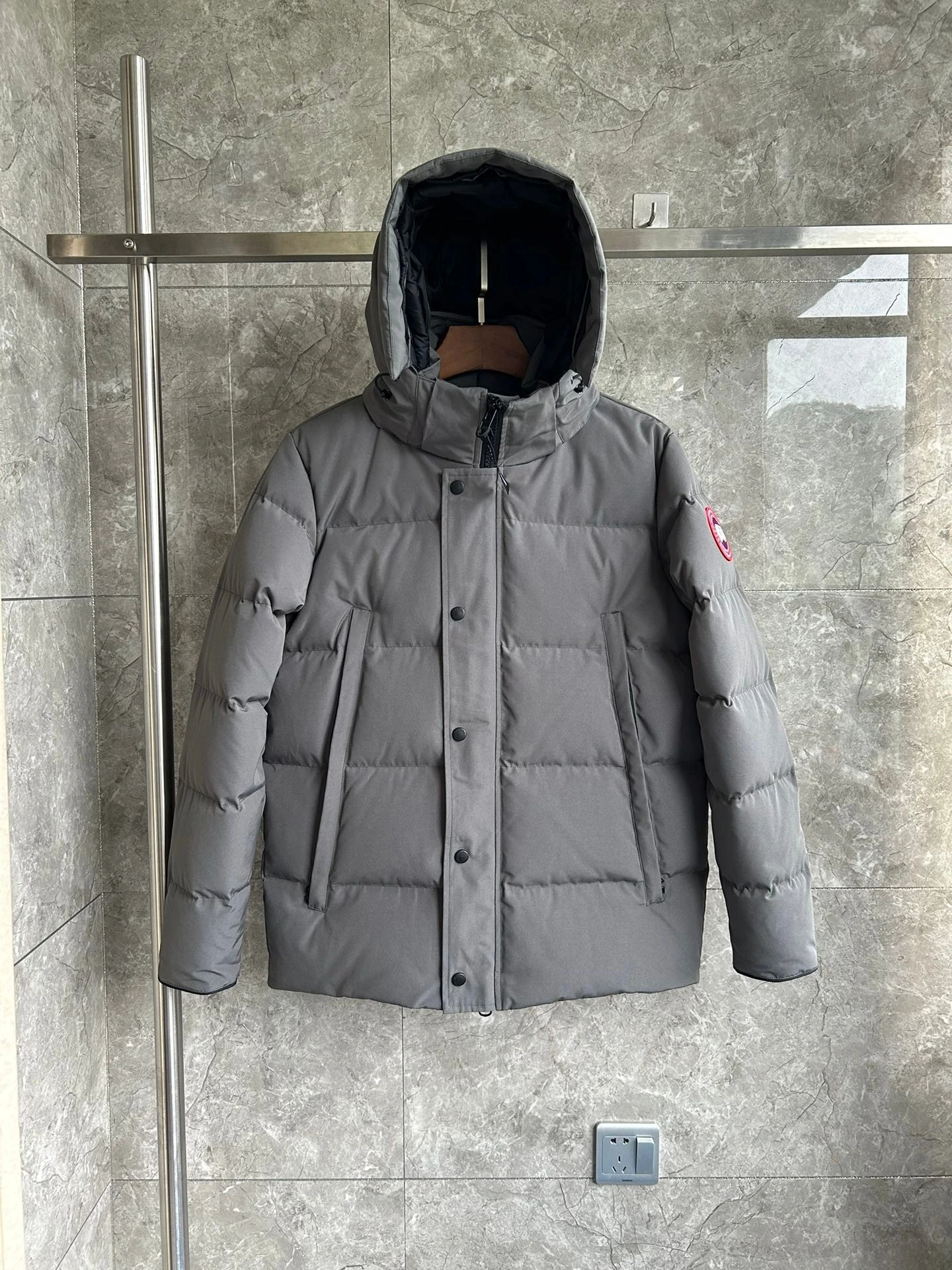 WTOクオリティ E2048MB アイテム。 素材:ダウン。 カラー:ブラック(ブラックラベル)。 サイズ:S/M/L/XL