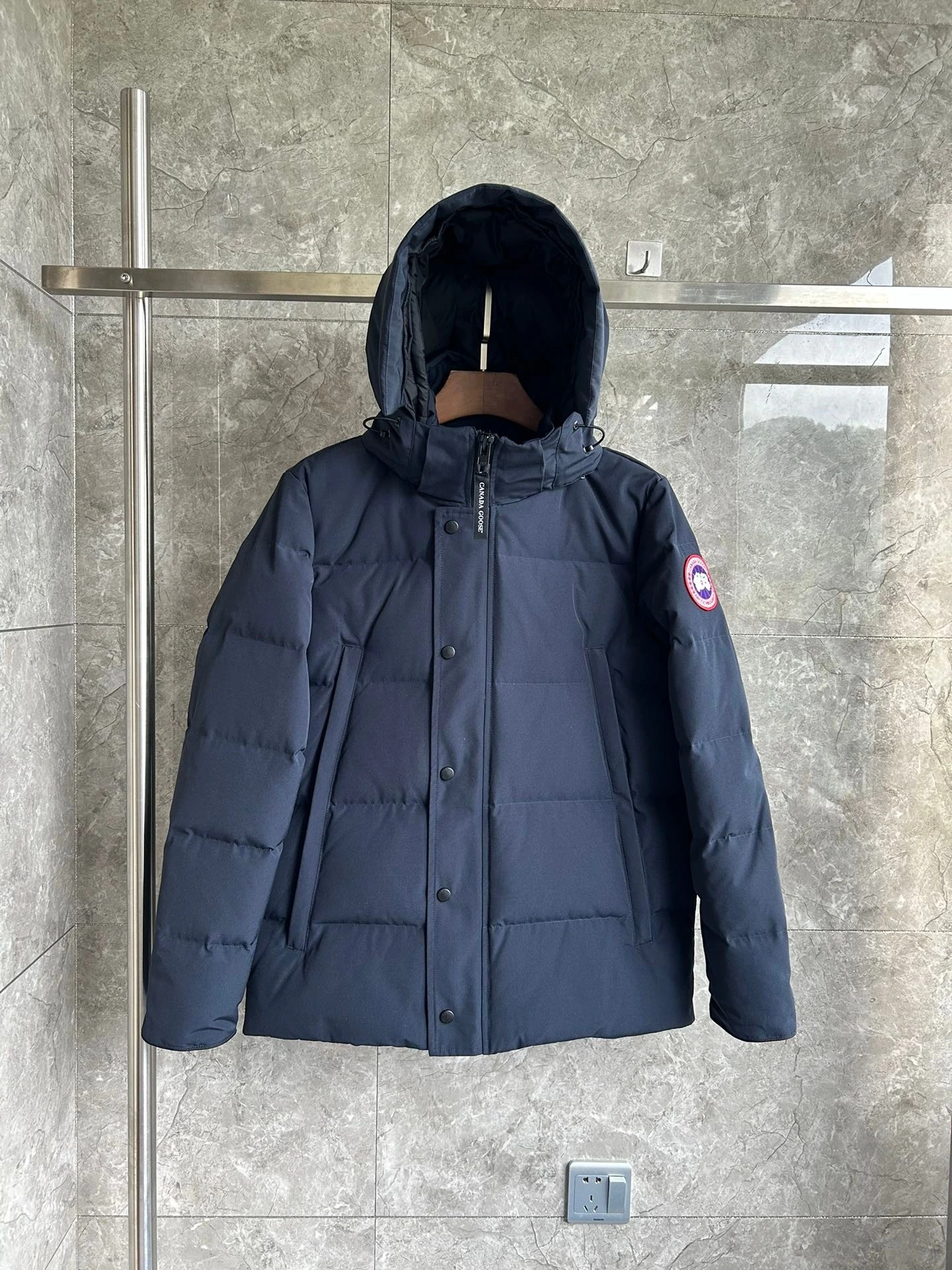 WTOクオリティ E2048MB アイテム。 素材:ダウン。 カラー:レッド。 サイズ:S/M/L/XL