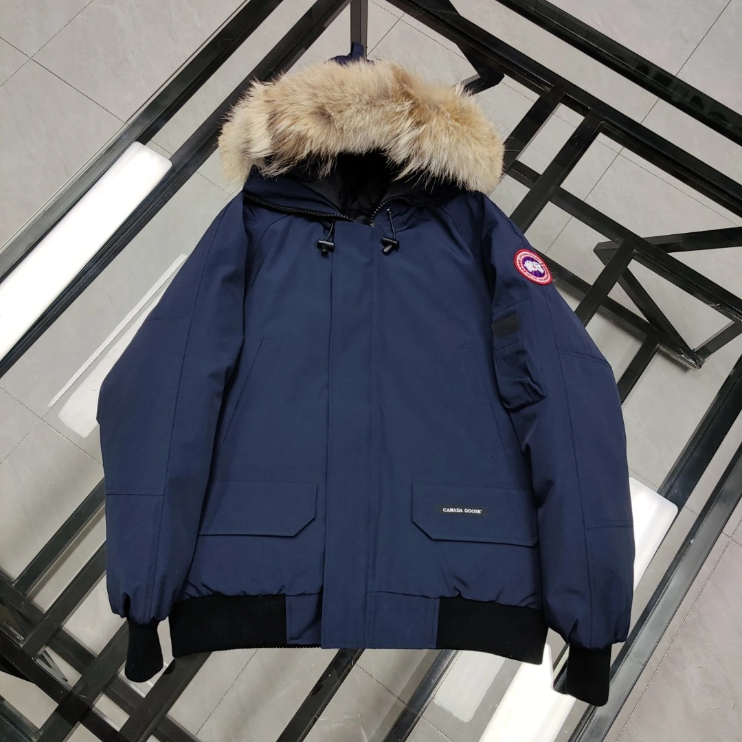 CANADA GOOSE(カナダグース) Expedition ウォッシュ加工・ジップ・ポケット・ソフトな風合い・撥水・ファートリム ダウンジャケット ユニセックス。 素材:ダウン・ダックダウン。 サイズ:S。 オリジナル仕様