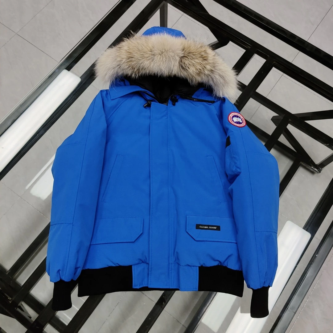 CANADA GOOSE(カナダグース) Expedition ウォッシュ加工・ジップ・ポケット・ソフトな風合い・撥水・ファートリム ダウンジャケット ユニセックス。 素材:ダウン・ダックダウン。 サイズ:S。 オリジナル仕様