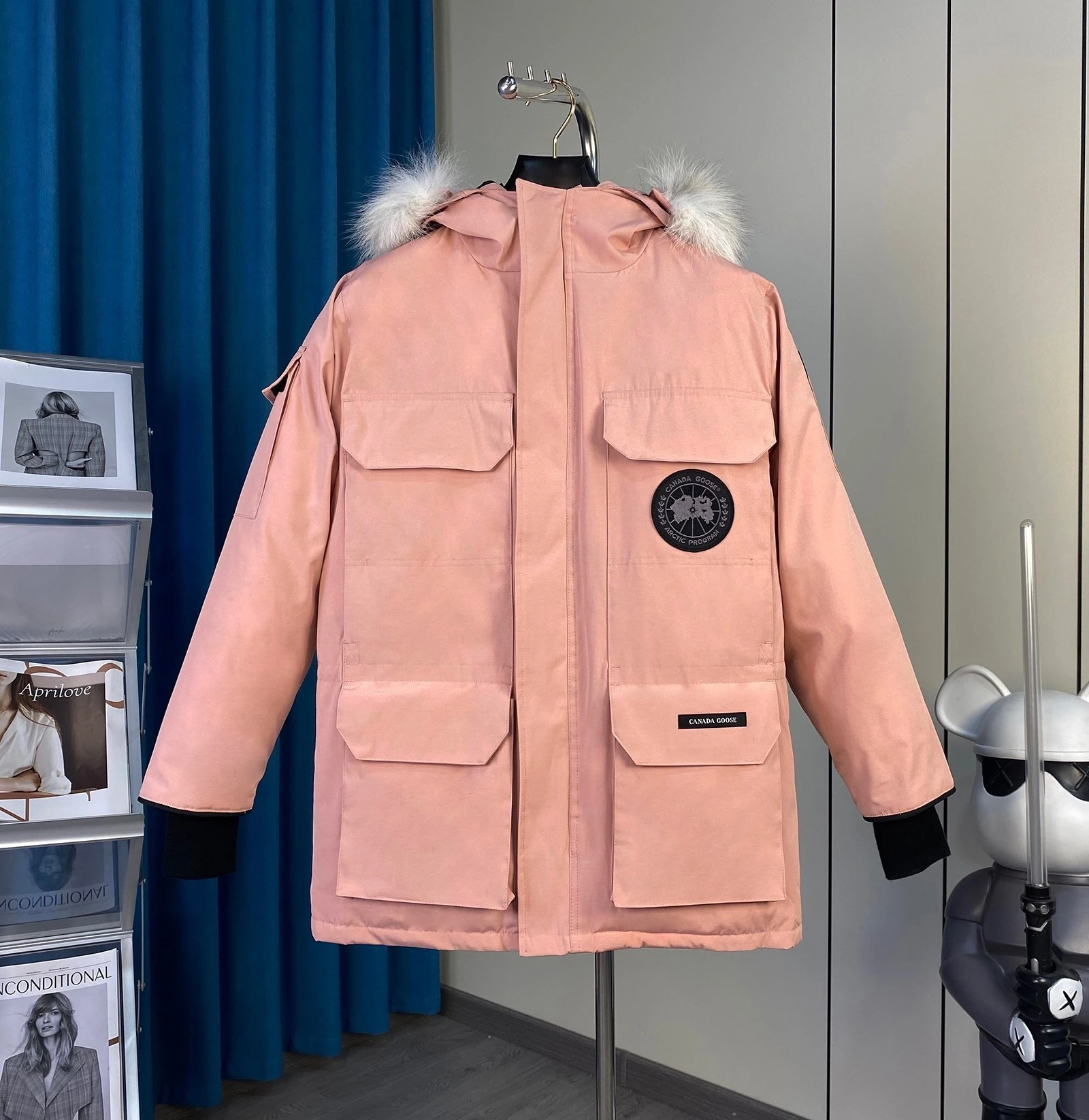 CANADA GOOSE(カナダグース) 刺繍・ジップ・防風・撥水・取り外し可能・ファートリム アイテム。 素材:ダウン80%・ポリエステル・ダウン・ダックダウン・コットン。 カラー:ダスティピンク / グラファイトグレー / ネイビー / ロイヤルブルー / アイボリー / ブラック。 サイズ:XS。 オリジナル仕様