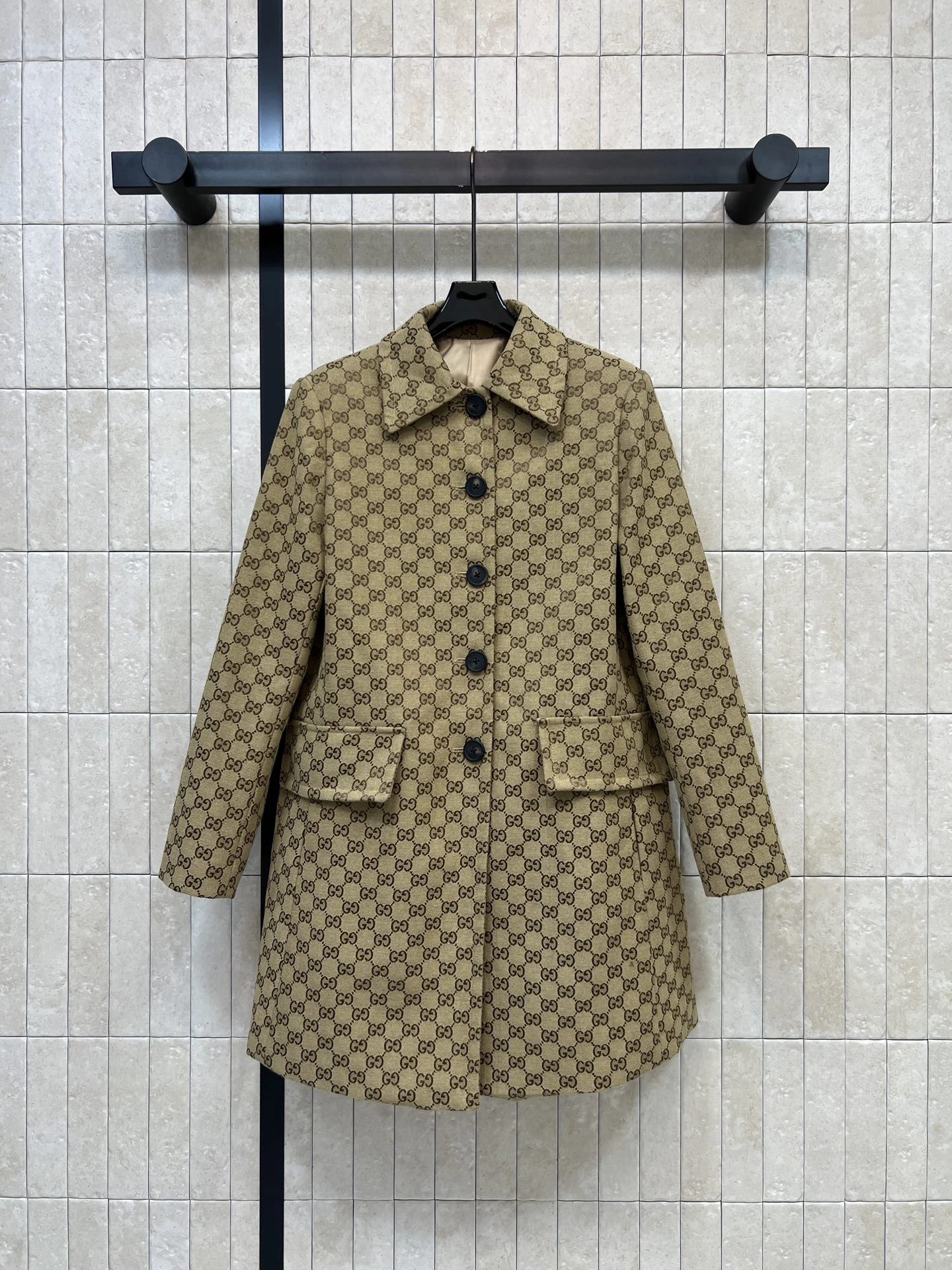 秋冬 S-M-L-XL ジャカード・ヴィンテージ風・ロング丈・襟付き・ボタン・ハリのある質感 コート。 素材:コットン