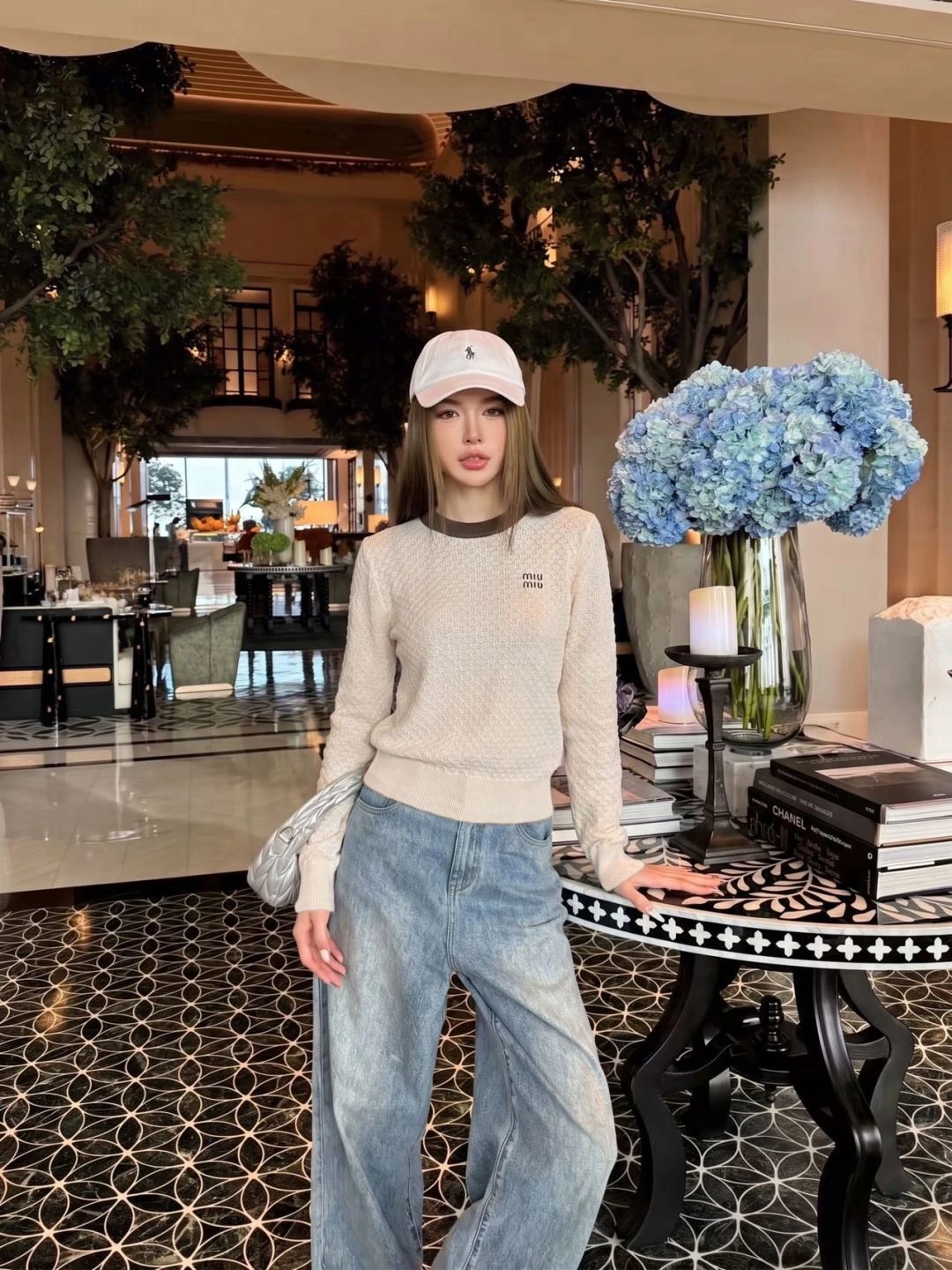 Miu Miu（ミュウミュウ） 初秋 コントラスト配色・クルーネック 長袖ニット。 カラー：カーキ。 サイズ：36 / 38 / 40