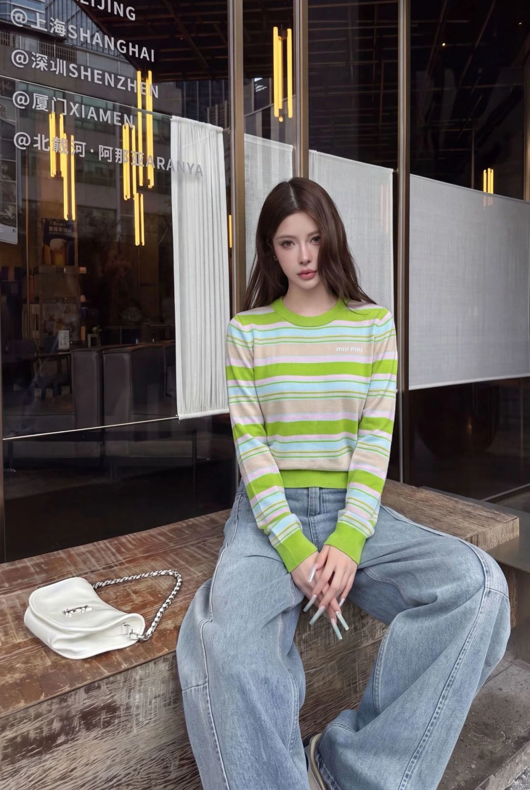 Miu Miu（ミュウミュウ） 初秋 コントラスト配色・ストライプ・クルーネック 長袖ニット。 カラー：ホワイト / グリーン。 サイズ：36 / 38 / 40