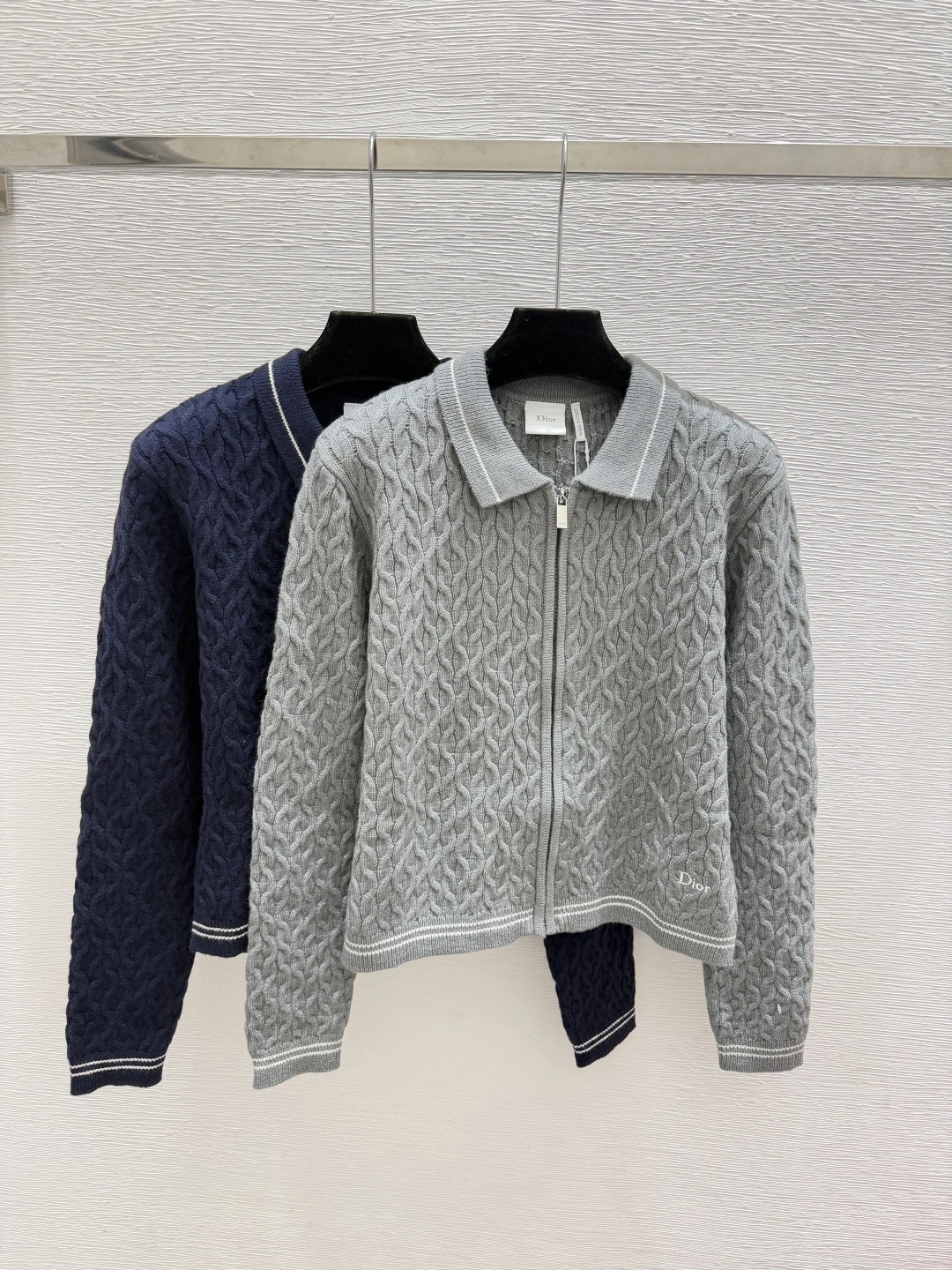 Dior(ディオール) 初秋 襟付き カーディガン。 カラー:ロイヤルブルー / グレー。 サイズ:36 / 38 / 40