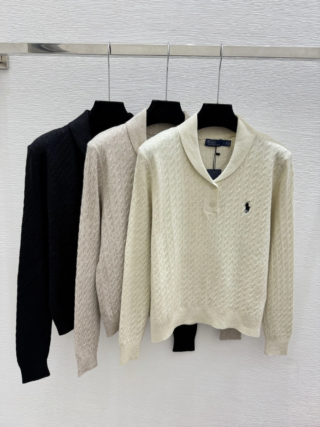 Polo Ralph Lauren(ポロ ラルフ ローレン) 初秋 Vネック カーディガン。 カラー:アプリコット / カーキ / ブラック。 サイズ:36 / 38 / 40