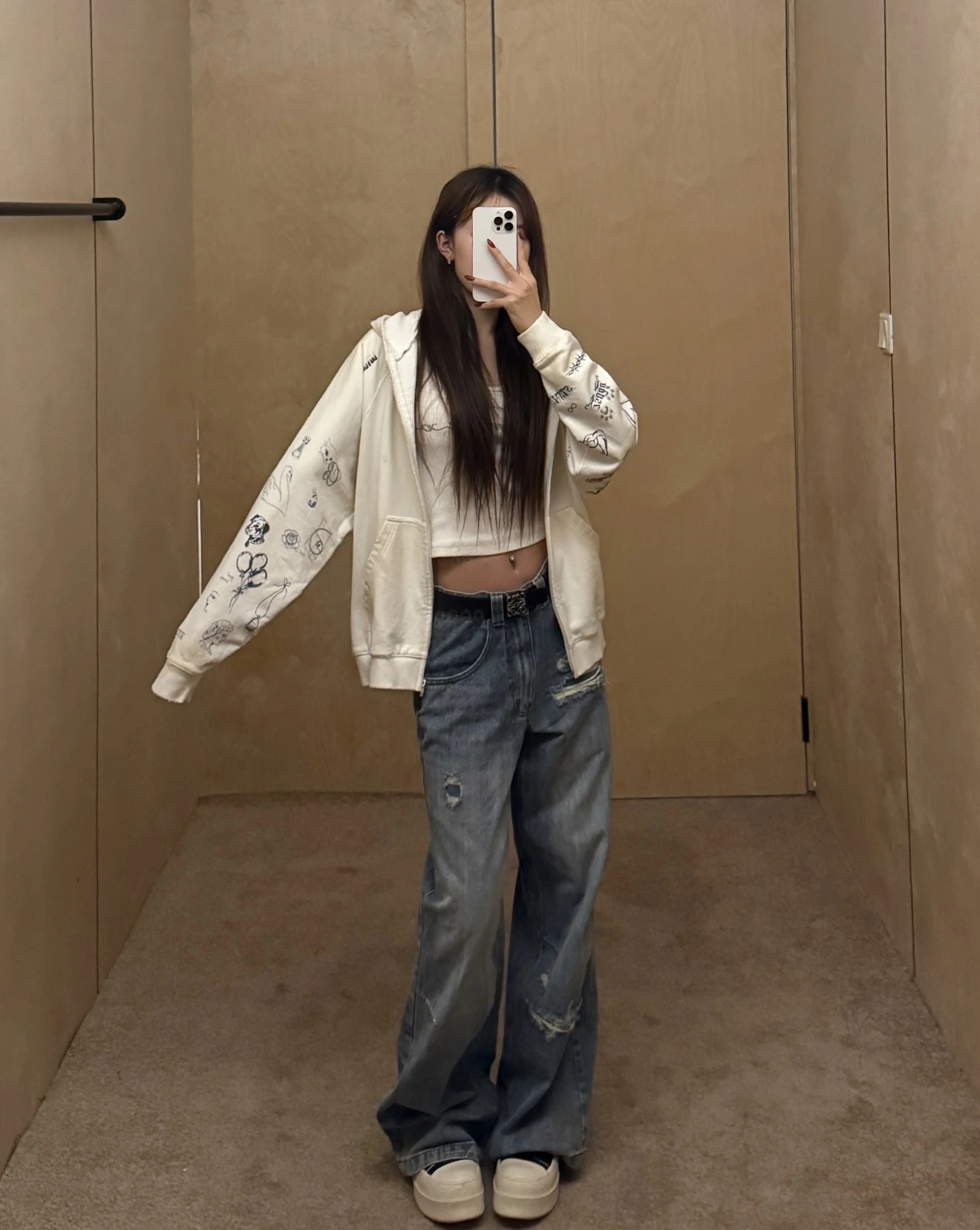 秋冬 BALENCIAG グラフィック・リラックスフィット・フード付き・ジップ・すっきり見え・ドローストリング アウター。 素材:デニム・コットン。 カラー:アイボリー。 サイズ:S/M/L