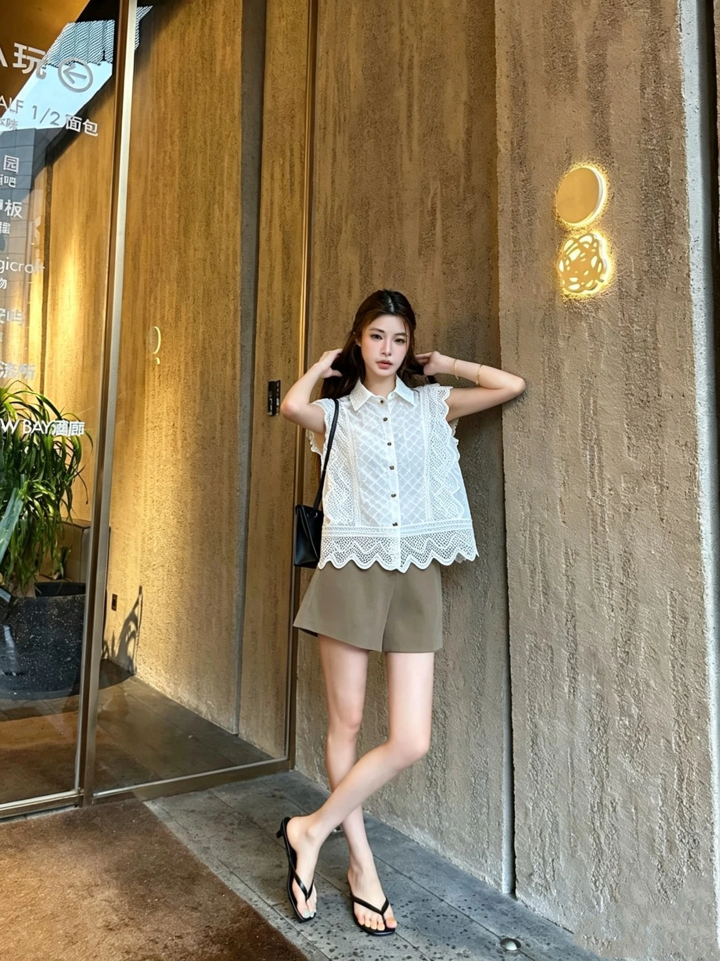 CELINE(セリーヌ) 26SS A5371 刺繍・透かしデザイン・レース・ワイドレッグ・襟付き・すっきり見え・通気性・ノースリーブ ワイドデニムパンツ。 素材:デニム