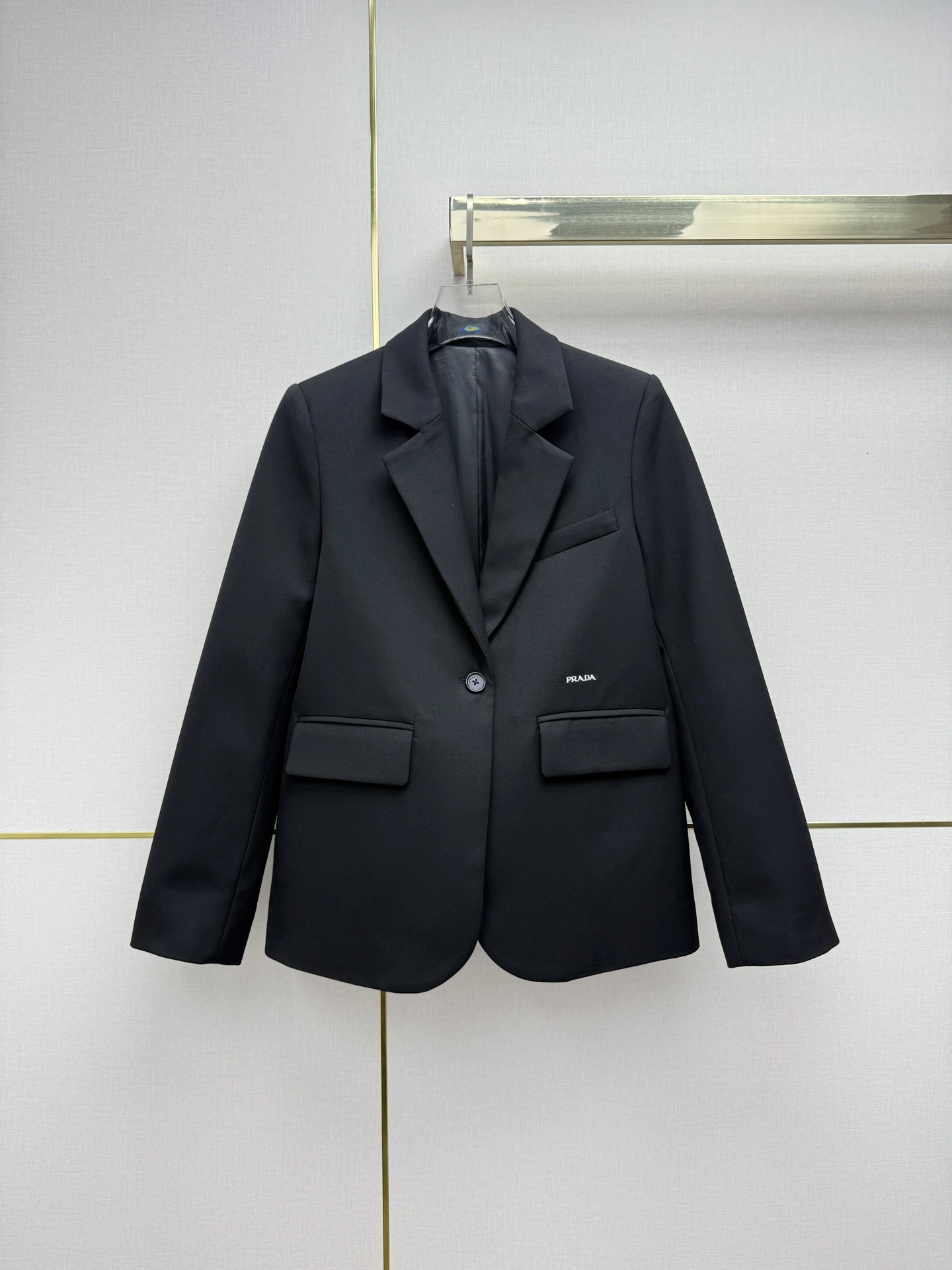 PRADA(プラダ) 26SS ストライプ・刺繍・リラックスフィット・レタリング テーラードジャケット。 品番:75572。 実物撮影
