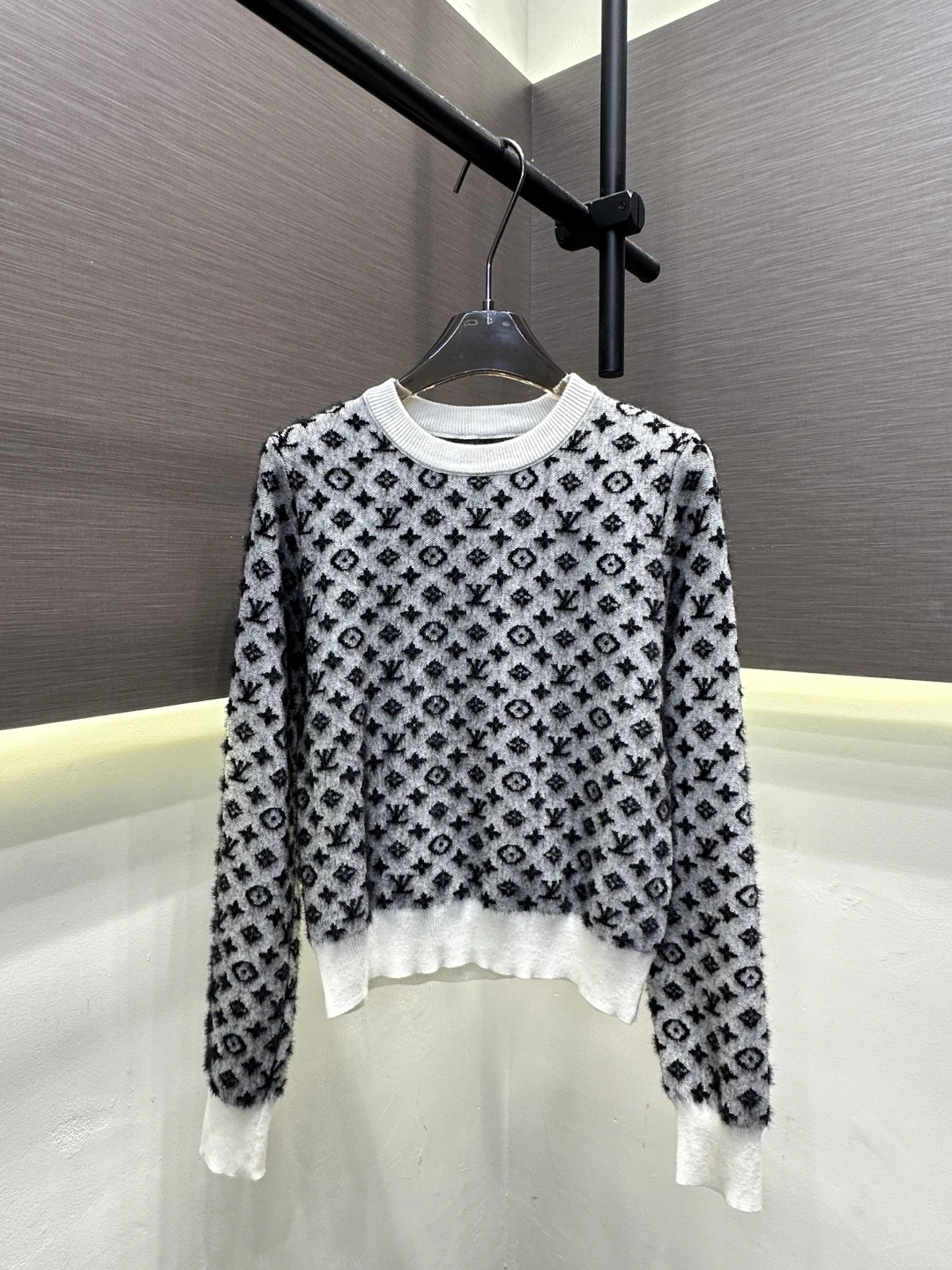 Louis Vuitton(ルイ・ヴィトン / LV) ジャカード・レタリング アイテム。 品番:25320