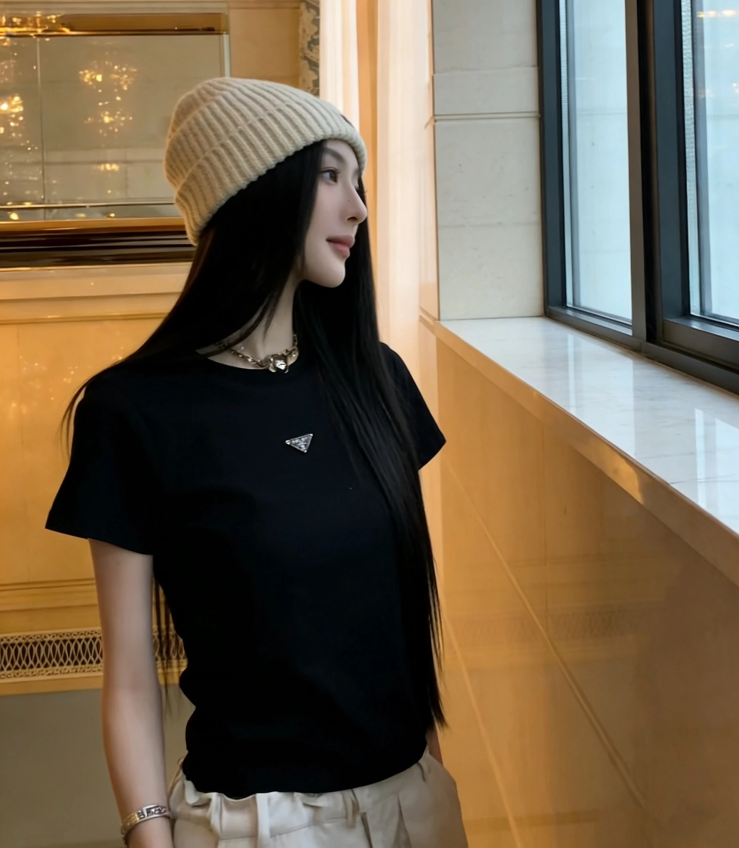 PRADA(プラダ) クルーネック・すっきり見え 半袖Tシャツ。 カラー:3色展開。 サイズ:S/M/L