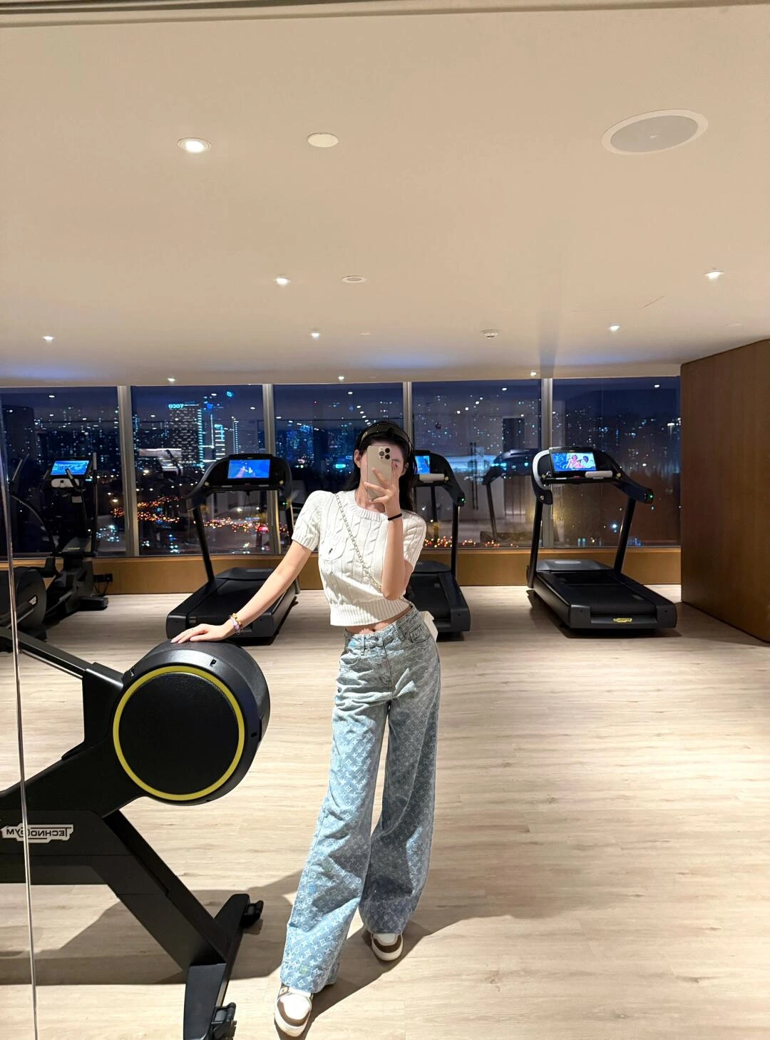 Louis Vuitton(ルイ・ヴィトン / LV) 春夏 ストレート・ハイウエスト・Monogram デニムパンツ。 素材:デニム。 カラー:1色展開。 サイズ:S/M/L/XL