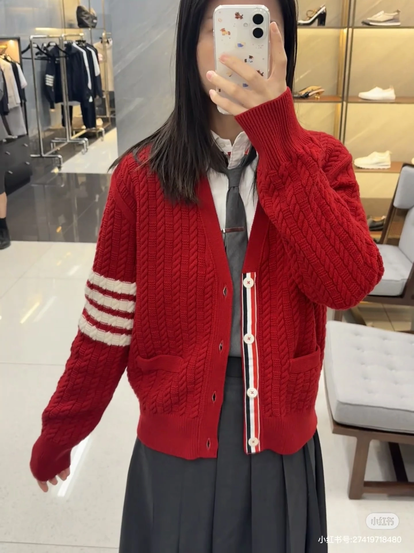 Thom Browne(トム ブラウン) ジャカード・Vネック・ボタン・ソフトな風合い カーディガン