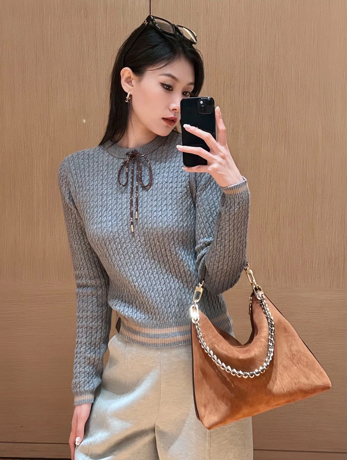 Louis Vuitton(ルイ・ヴィトン / LV) コントラスト配色・ストライプ・クルーネック・ソフトな風合い・ドローストリング アイテム。 オリジナル仕様